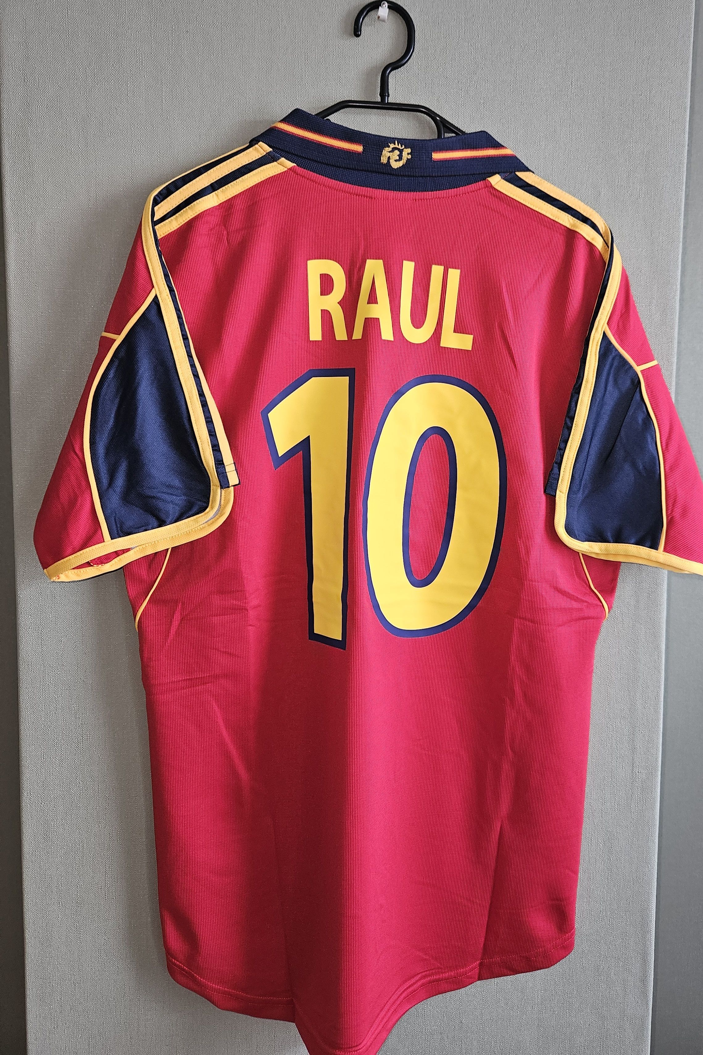Other Raul 10 Spain 2000 Vintage Soccer Jersey trikot camiseta Size US L / EU 52-54 / 3 - 1 Thumbnail