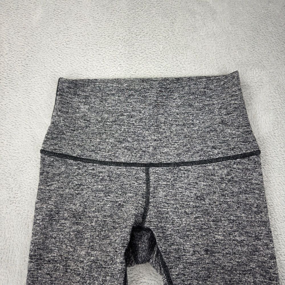 Lululemon Lululemon cropped Grey / Black Activewear Leggings Women’s Size 28" / US 6 / IT 42 - 3 Thumbnail