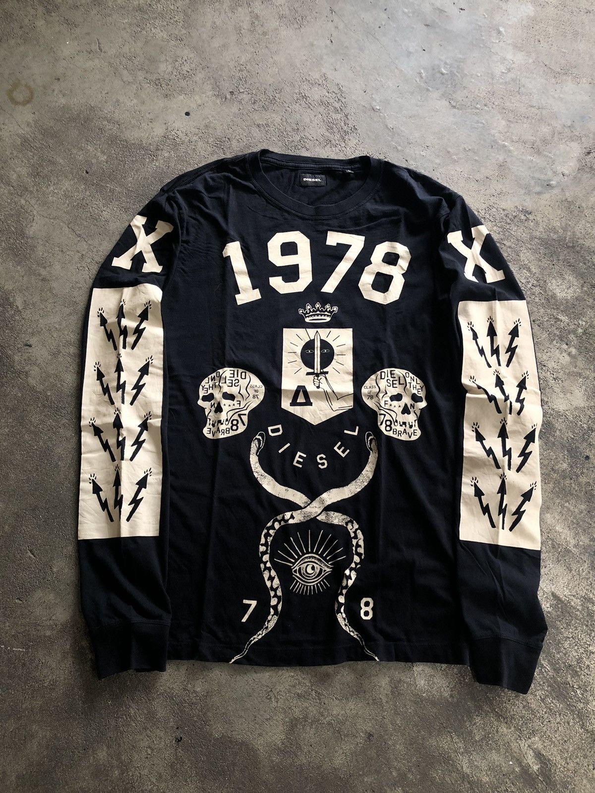 Diesel DIESEL LONG SLEEVE ILLUMINATI SKULL DESIGN Size US L / EU 52-54 / 3 - 4 Thumbnail