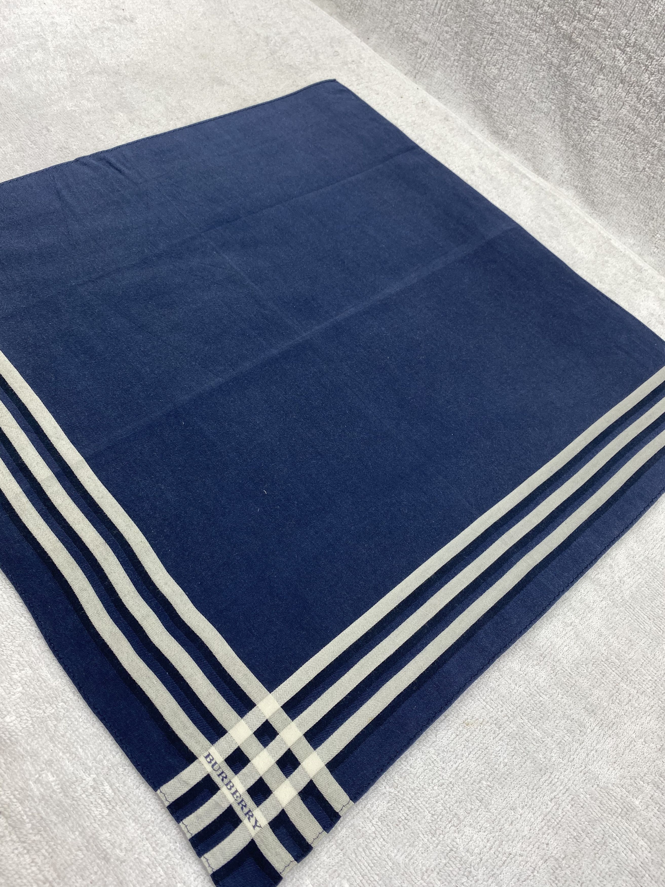 Burberry Burberry Handkerchief / Bandana / Neckerchief Size ONE SIZE - 4 Thumbnail