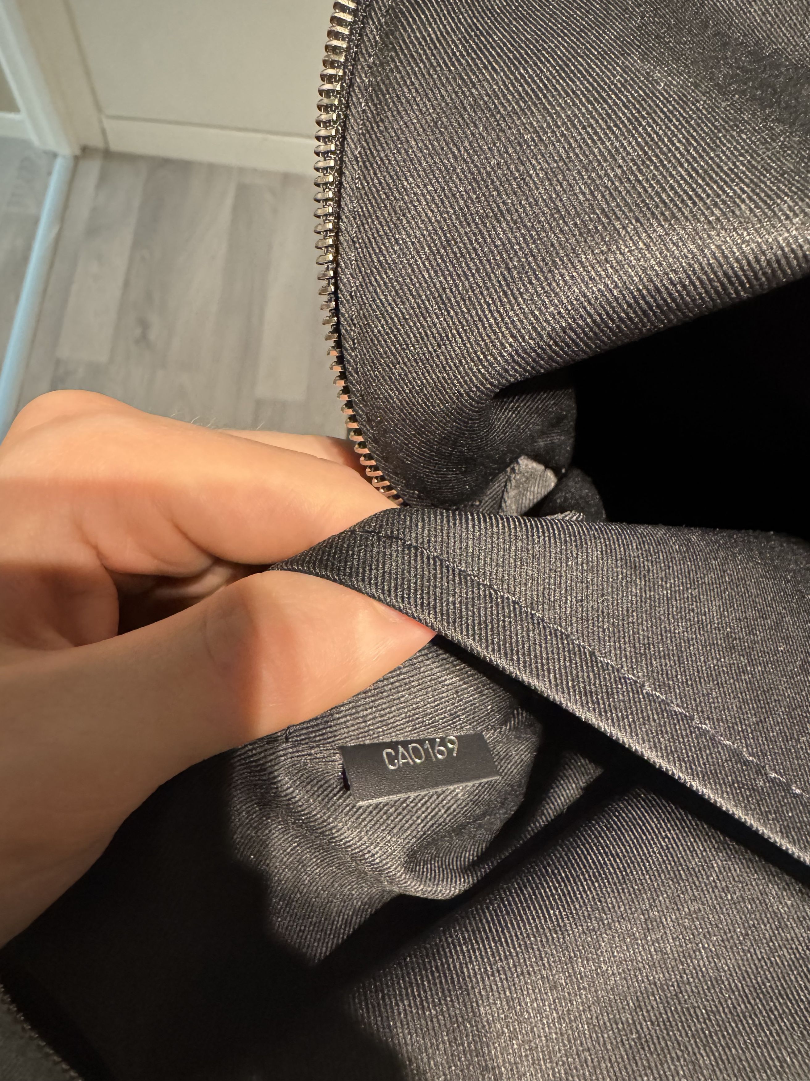 Louis Vuitton Louis Vuitton - Avenue Sling Bag Size ONE SIZE - 8 Thumbnail