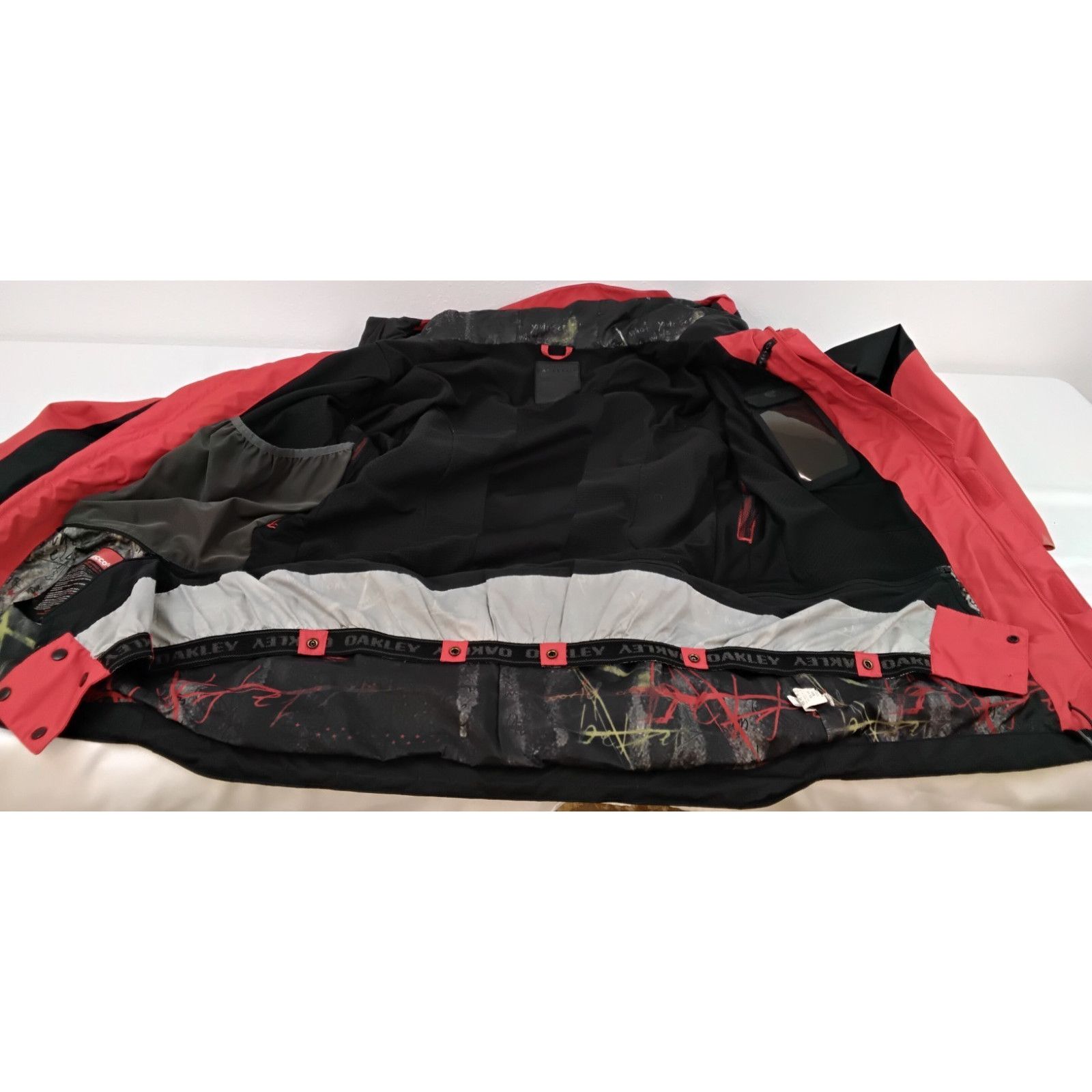 Oakley Oakley Pro Rider Series Ski Jacket Men's L Red/Black Hooded Size US L / EU 52-54 / 3 - 9 Thumbnail
