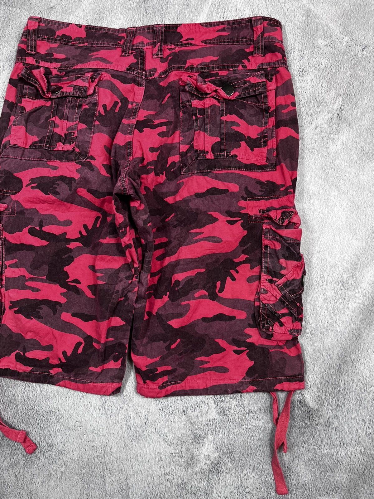 Vintage Vintage Y2K pink camo shorts streetwear outdoor Size US 30 / EU 46 - 9 Thumbnail