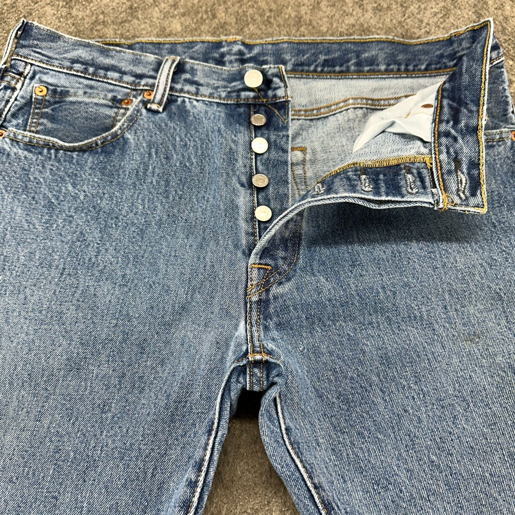 Levi's VINTAGE Levi's 501 Jeans Mens 34x29 Blue Regular Light Wash Button Fly Straight Relaxed Denim 5-Pocket Size US 34 / EU 50 - 2 Thumbnail