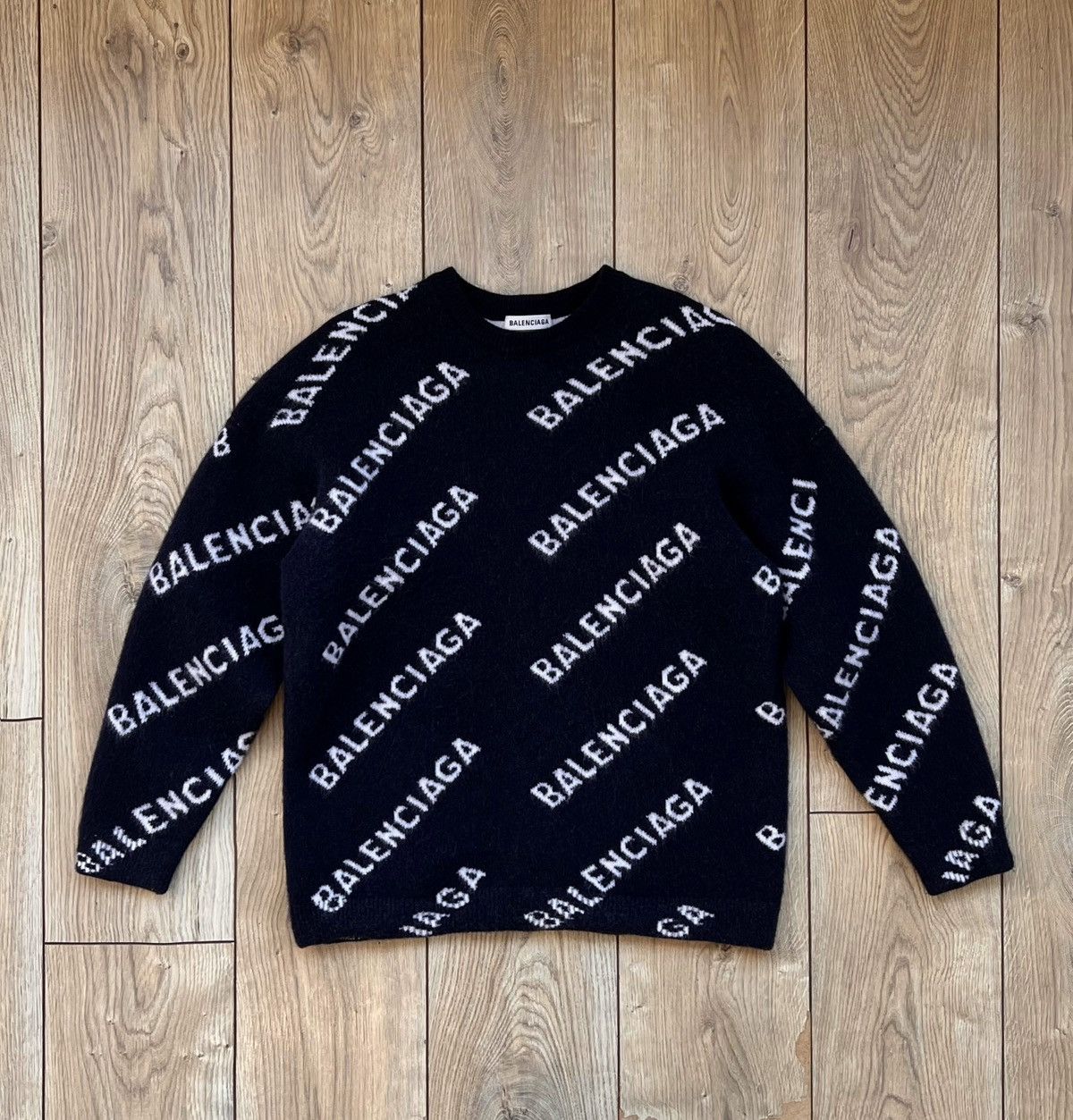 Balenciaga Balenciaga All Over Logo Sweater Size US L / EU 52-54 / 3 - 1 Thumbnail