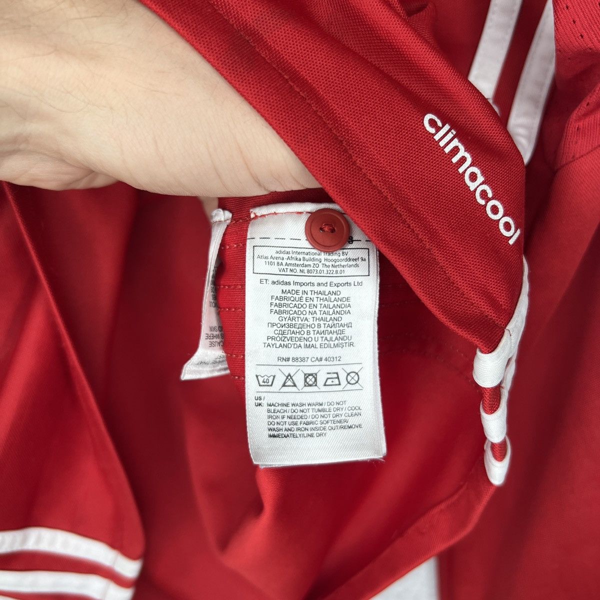 Adidas Adidas Bayern Munich Longsleeve Tshirt Tee Jersey Red 2016 Size US S / EU 44-46 / 1 - 6 Thumbnail