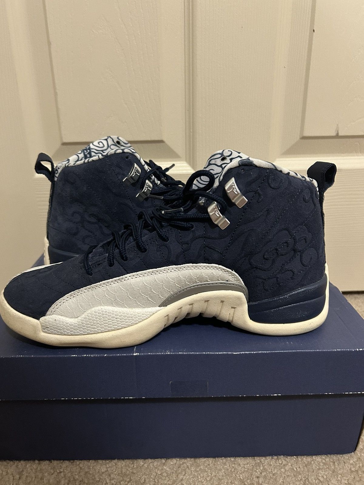 Jordan Brand Jordan 12 international flight Size US 8.5 / EU 41-42 - 2 Thumbnail