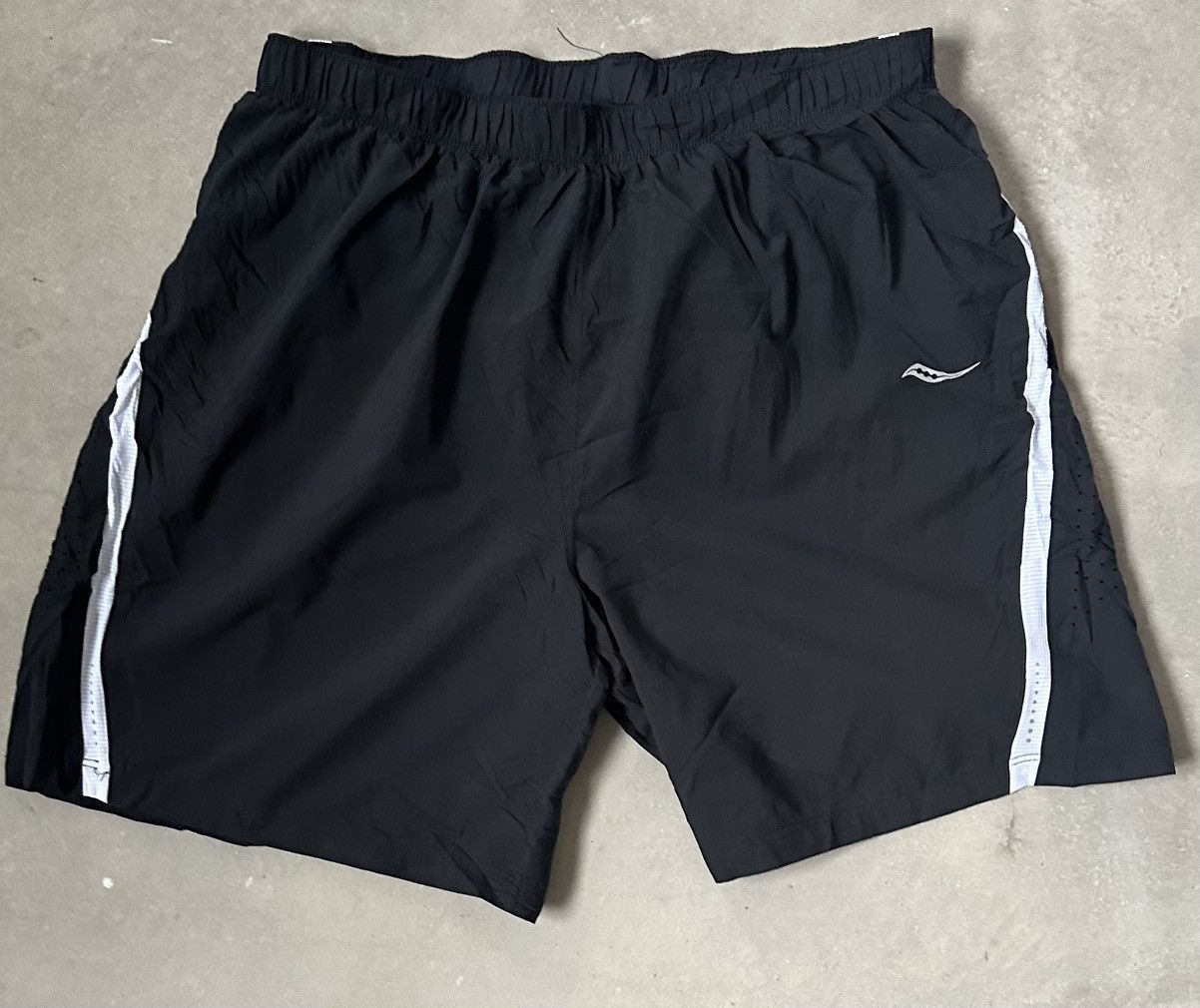 Saucony SAUCONY RUNNING SHORT Size US 32 / EU 48 - 1 Thumbnail
