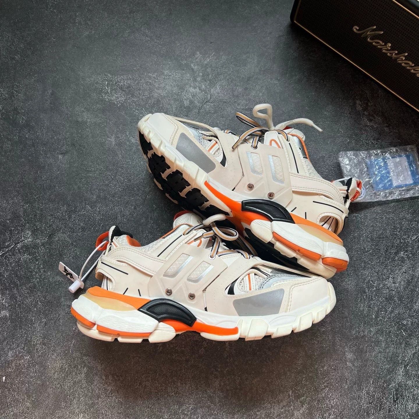 Balenciaga Balenciaga White Lowtop Sneakers 35 Women Size US 5 / IT 35 - 1 Thumbnail