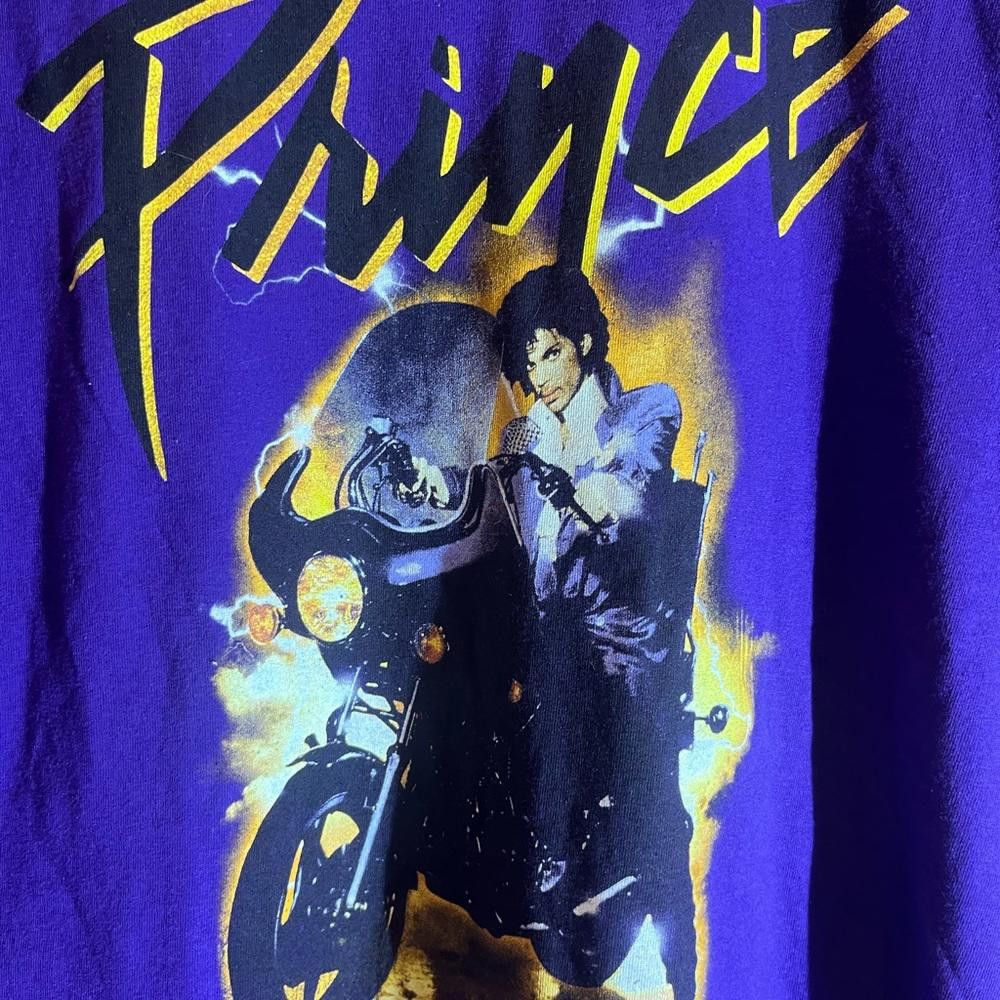 Designer Prince purple large graphic vintage preowned tshirt Size US L / EU 52-54 / 3 - 1 Thumbnail