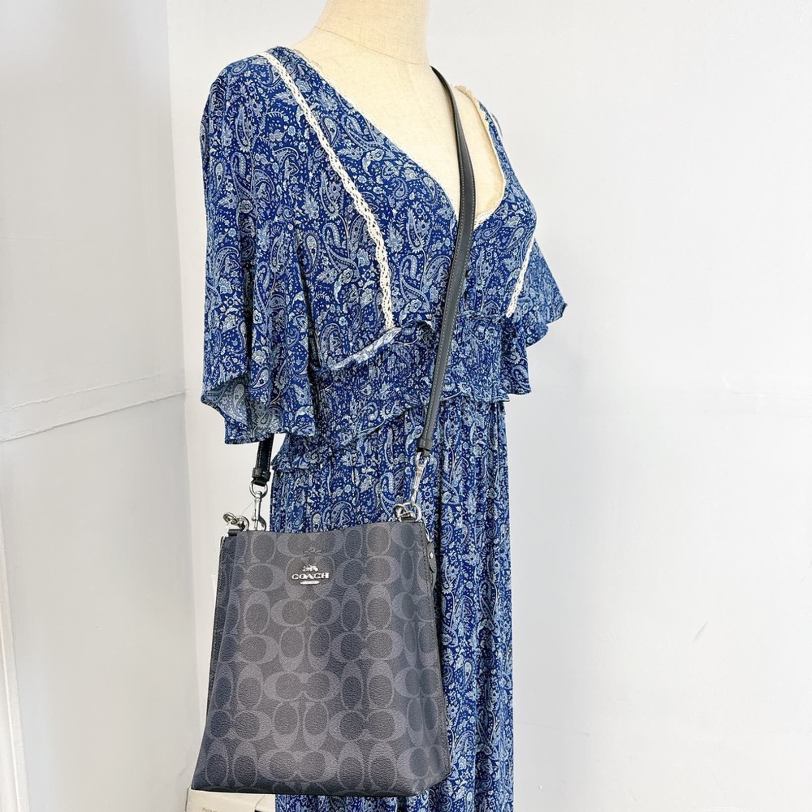 image of Coach Ca582 Mollie Bucket Bag 22 In Signature Canvas In Deni in Navy, Women's
