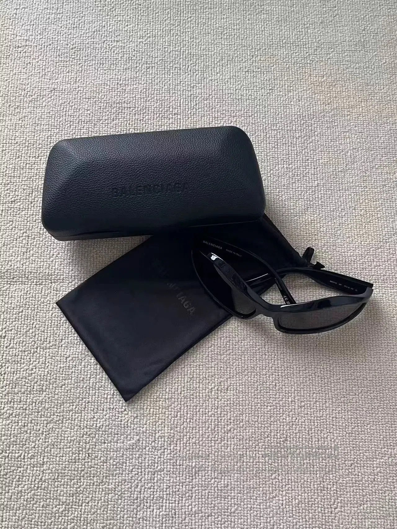 Balenciaga Balenciaga Butterfly Sunglasses with Temple Engravings. Size ONE SIZE - 1 Thumbnail