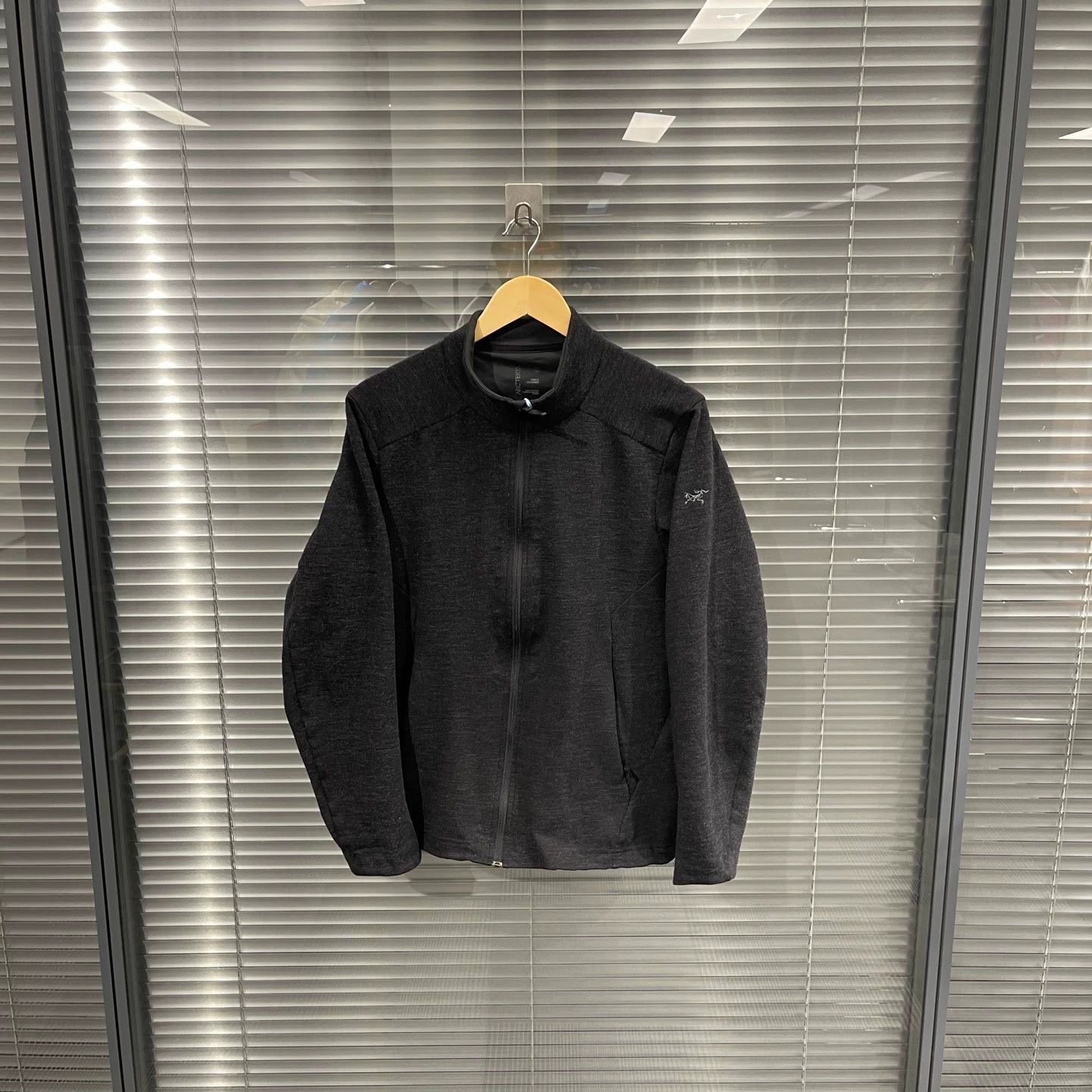 Arc'teryx Black Full-Zip Light Jacket Size M Size US M / EU 48-50 / 2 - 1 Thumbnail