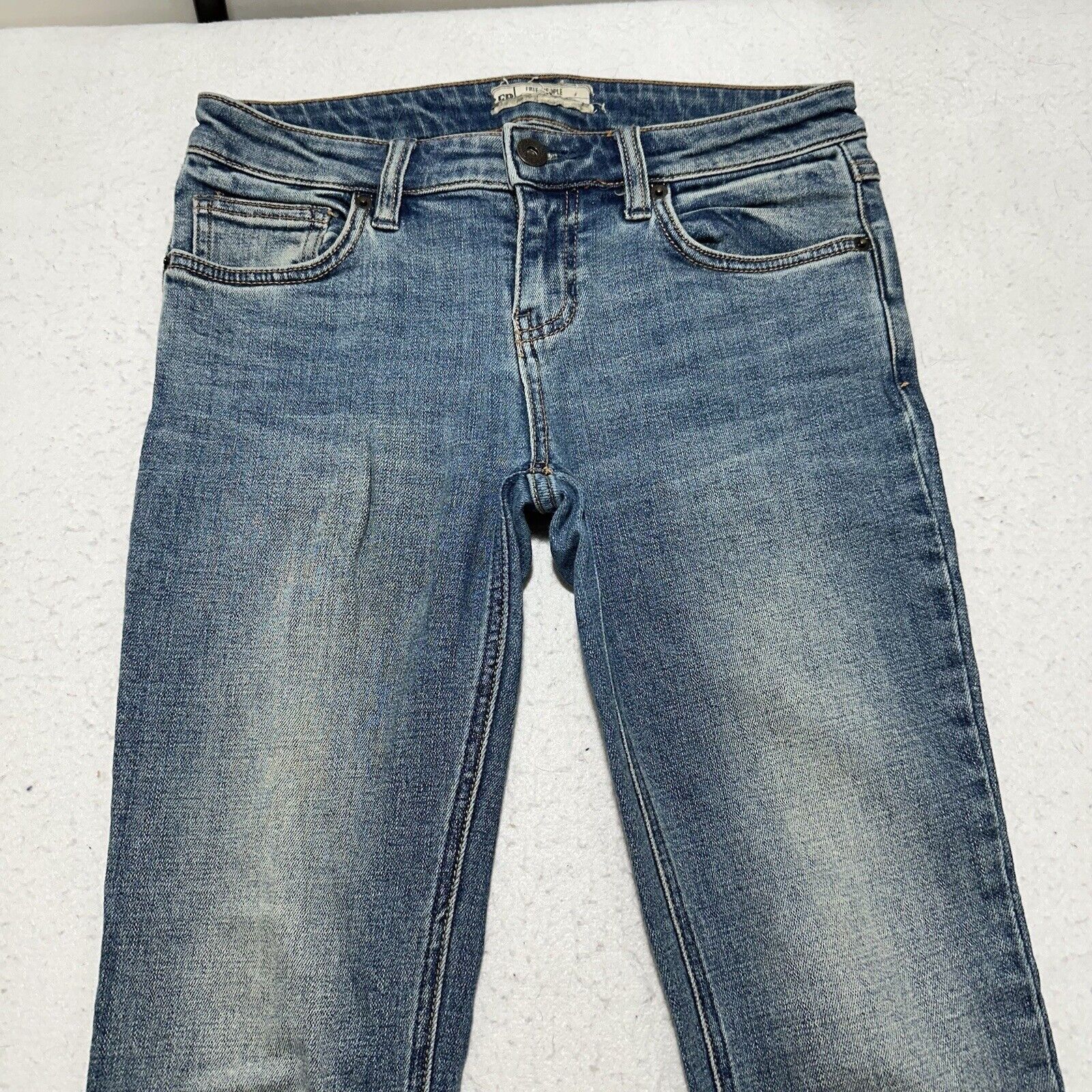Free People Free People 28x30 Skinny Leg Jeans Ankle Slits Distressed Size 28" / US 6 / IT 42 - 2 Thumbnail