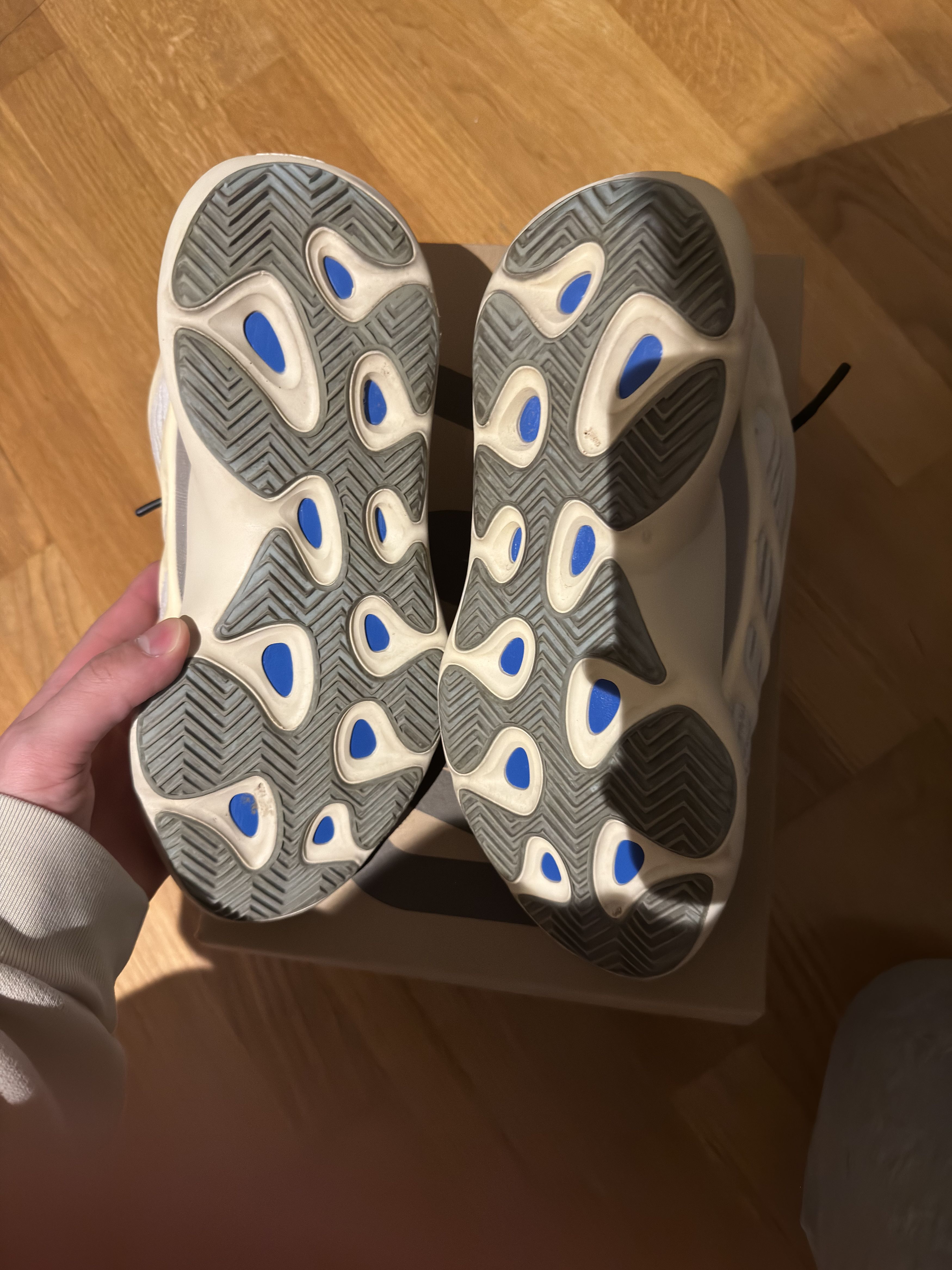 Yeezy Yeezy 700 v3 AZAEL Size US 9.5 / EU 42-43 - 5 Thumbnail