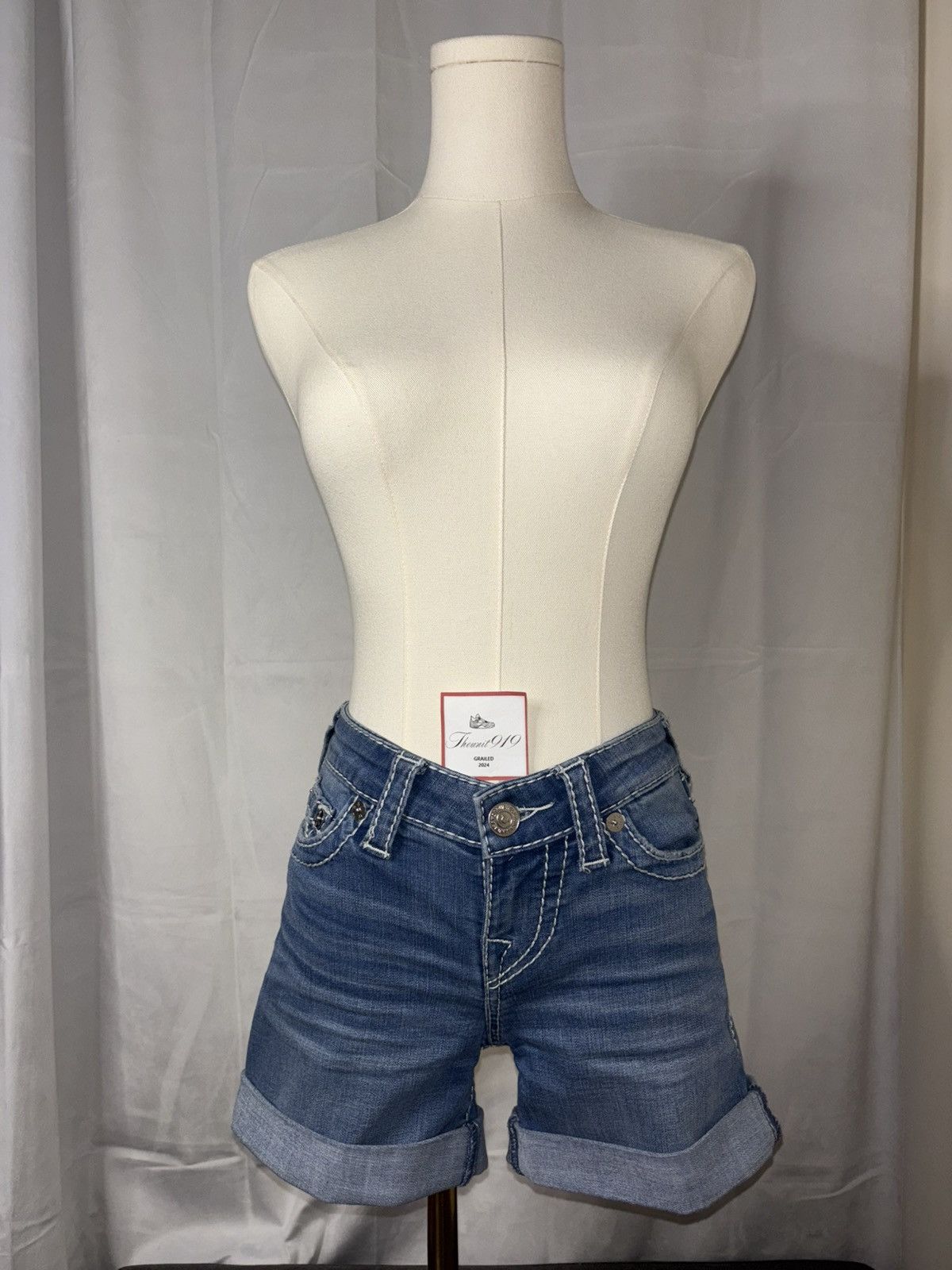 True Religion True Religion Jayde Mid-Rise Classic Shorts Light Denim 24 Size 24" / US 00 / IT 34 - 1 Thumbnail