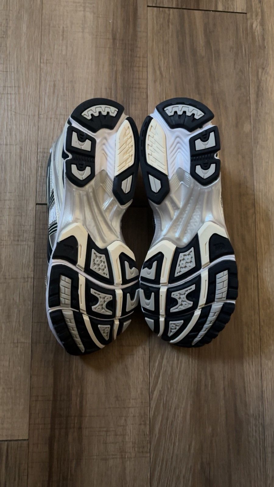 Asics Asics Gel-Kayano 14 Size US 10 / EU 43 - 5 Thumbnail