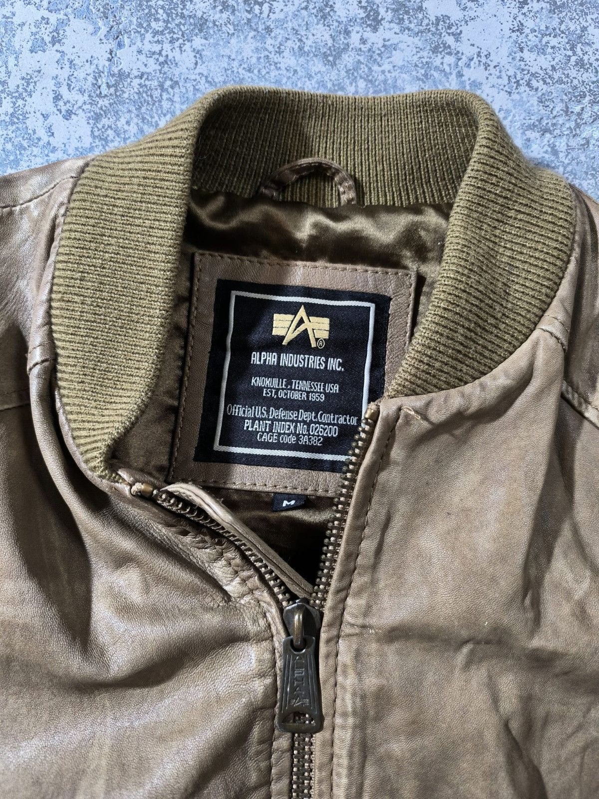 Alpha Industries Vintage Alpha Industries Patina Faded Leather Bomber Jacket Size US M / EU 48-50 / 2 - 5 Thumbnail
