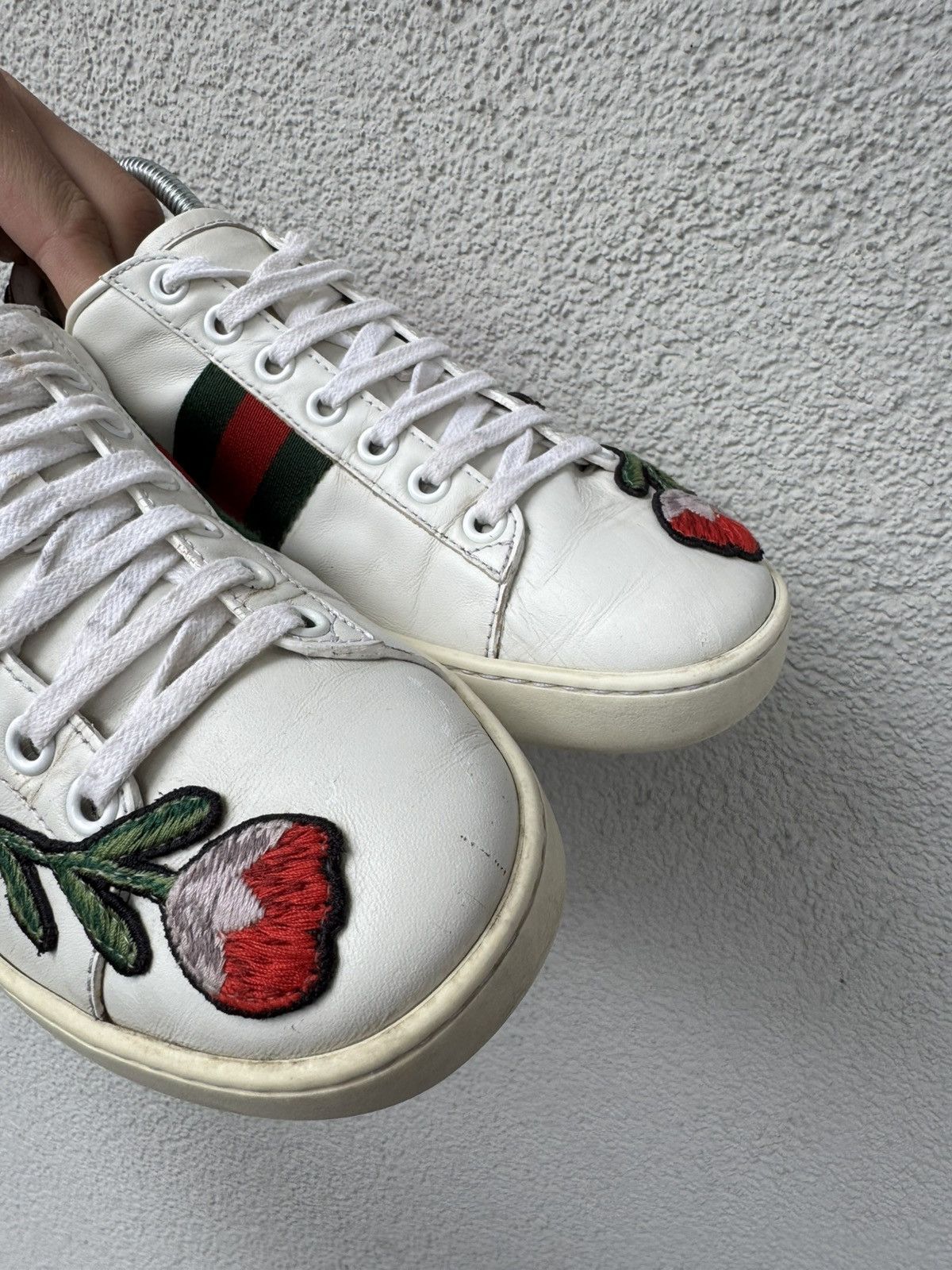 Gucci Gucci Authentic White Floral sneakers Size 36 Size US 6 / IT 36 - 6 Thumbnail