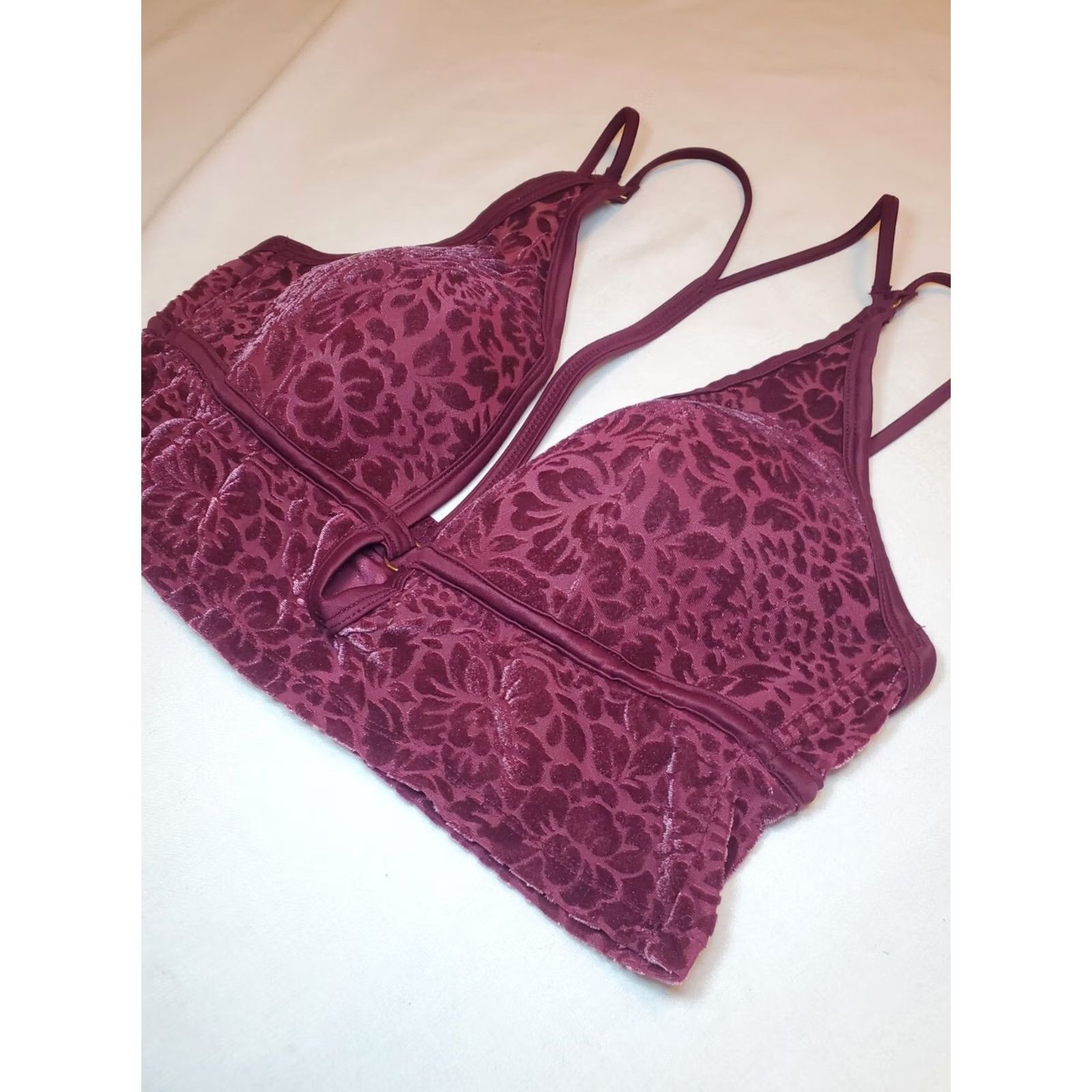 Victoria's Secret Victoria's Secret PINK Bra Medium Burgundy Plunge Padded Wireless Size ONE SIZE - 2 Thumbnail