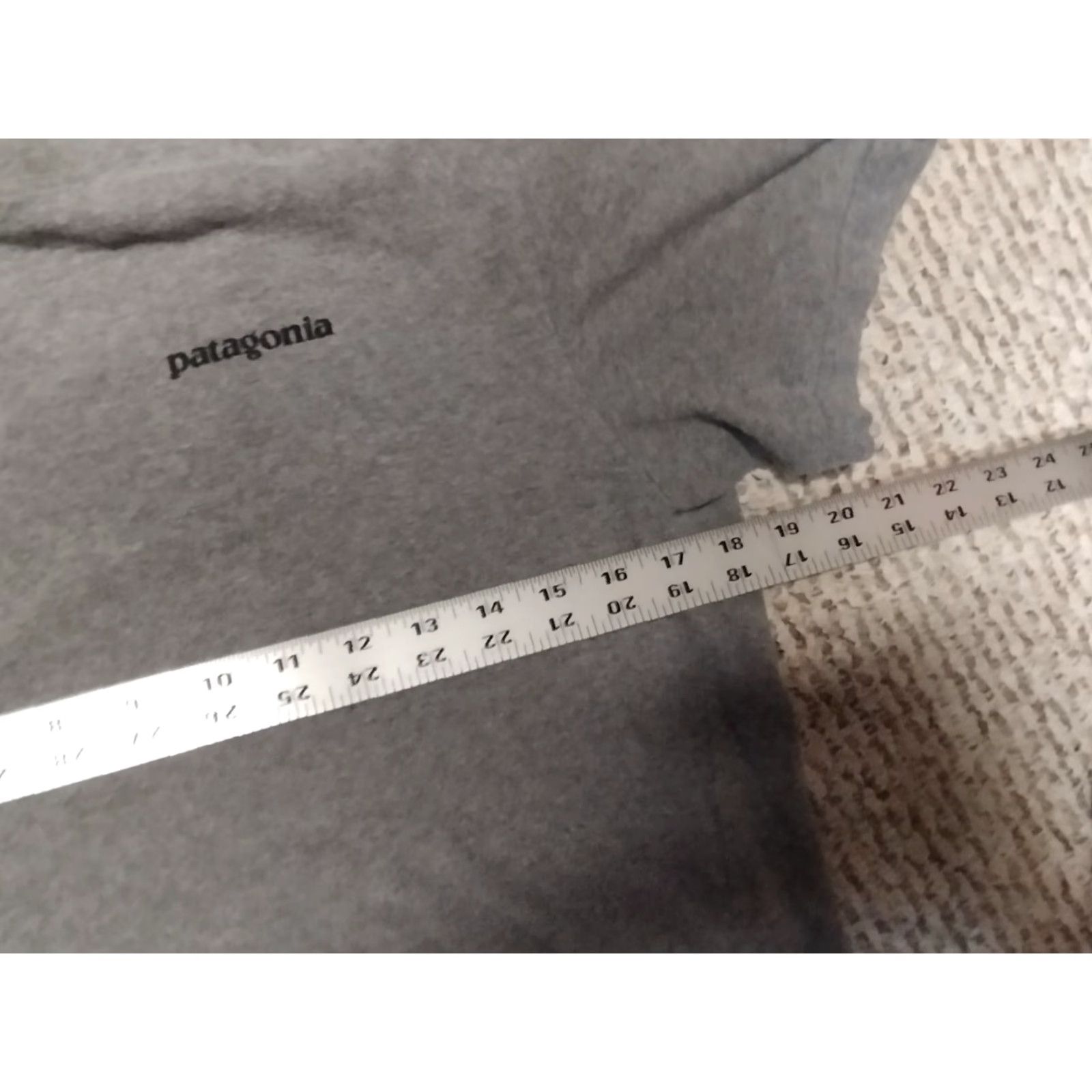 Patagonia Patagonia Gray Rare Retro Mountain Hiking Outdoors shirt S Men Small T-Shirt Size US S / EU 44-46 / 1 - 4 Thumbnail