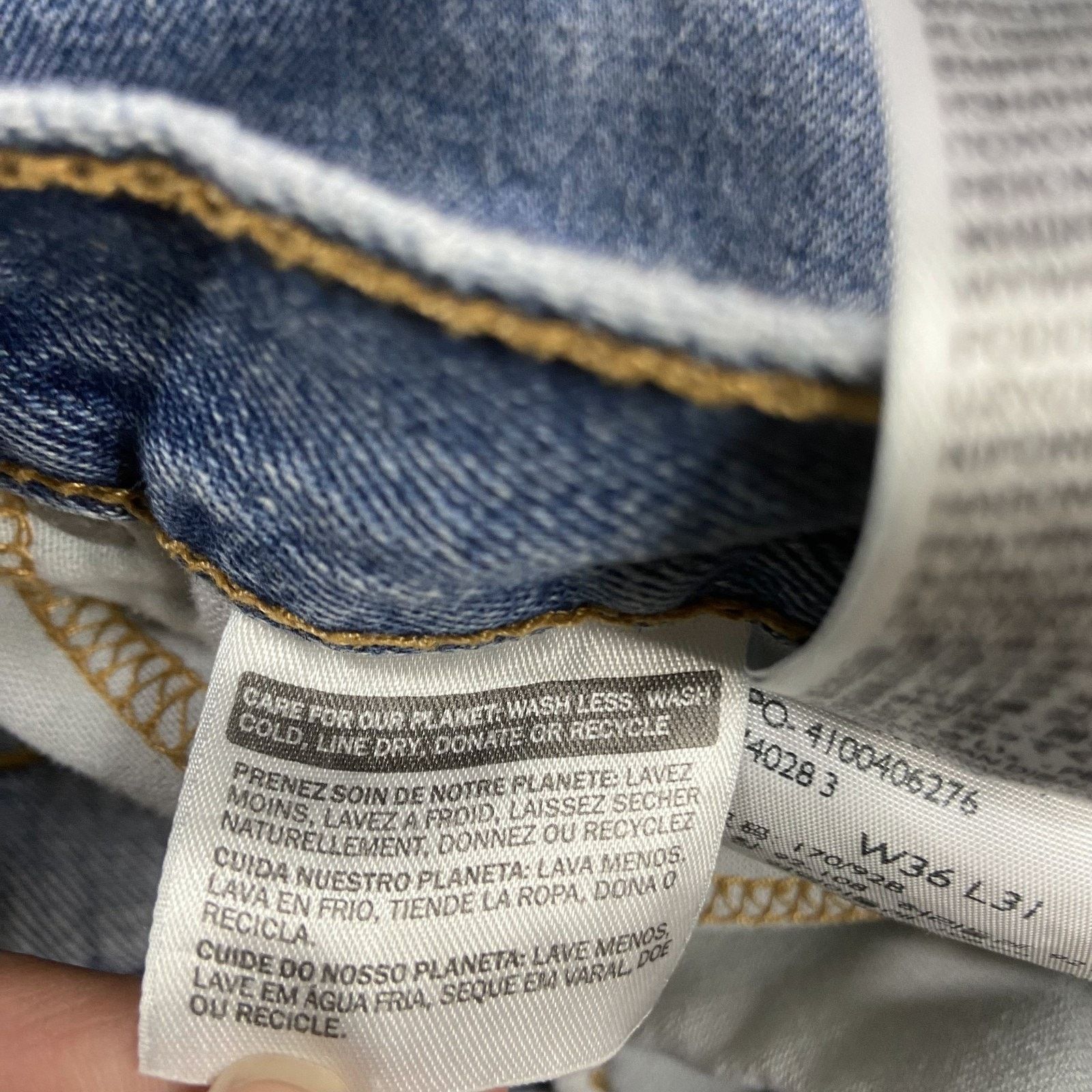 Levi's Vintage Levis 550 Jeans Mens 36x31 Blue Denim Medium Wash Size US 36 / EU 52 - 8 Thumbnail