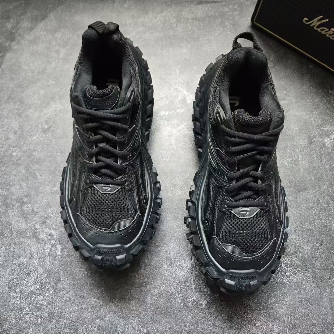 Balenciaga Balenciaga Black Lowtop Sneakers 41 Men Size US 8.5 / EU 41-42 - 1 Thumbnail