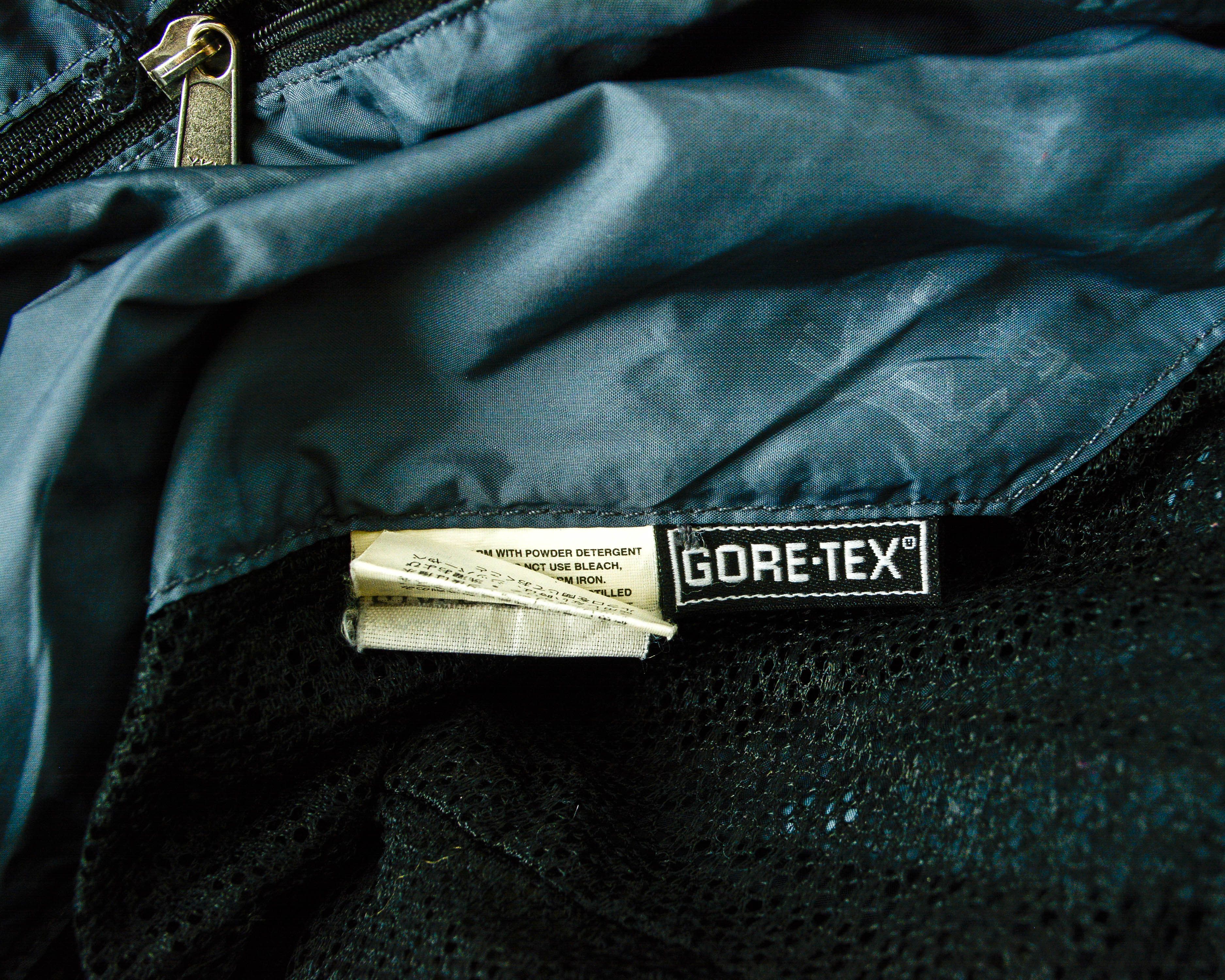 Patagonia Gore-Tex Vintage 2000s Men's S rainproof jacket coat parka Size US S / EU 44-46 / 1 - 9 Thumbnail