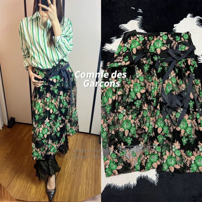 Comme des Garcons Comme Des Garcons size M Luxurious Embroidered Skirt Size 23" - 1 Thumbnail