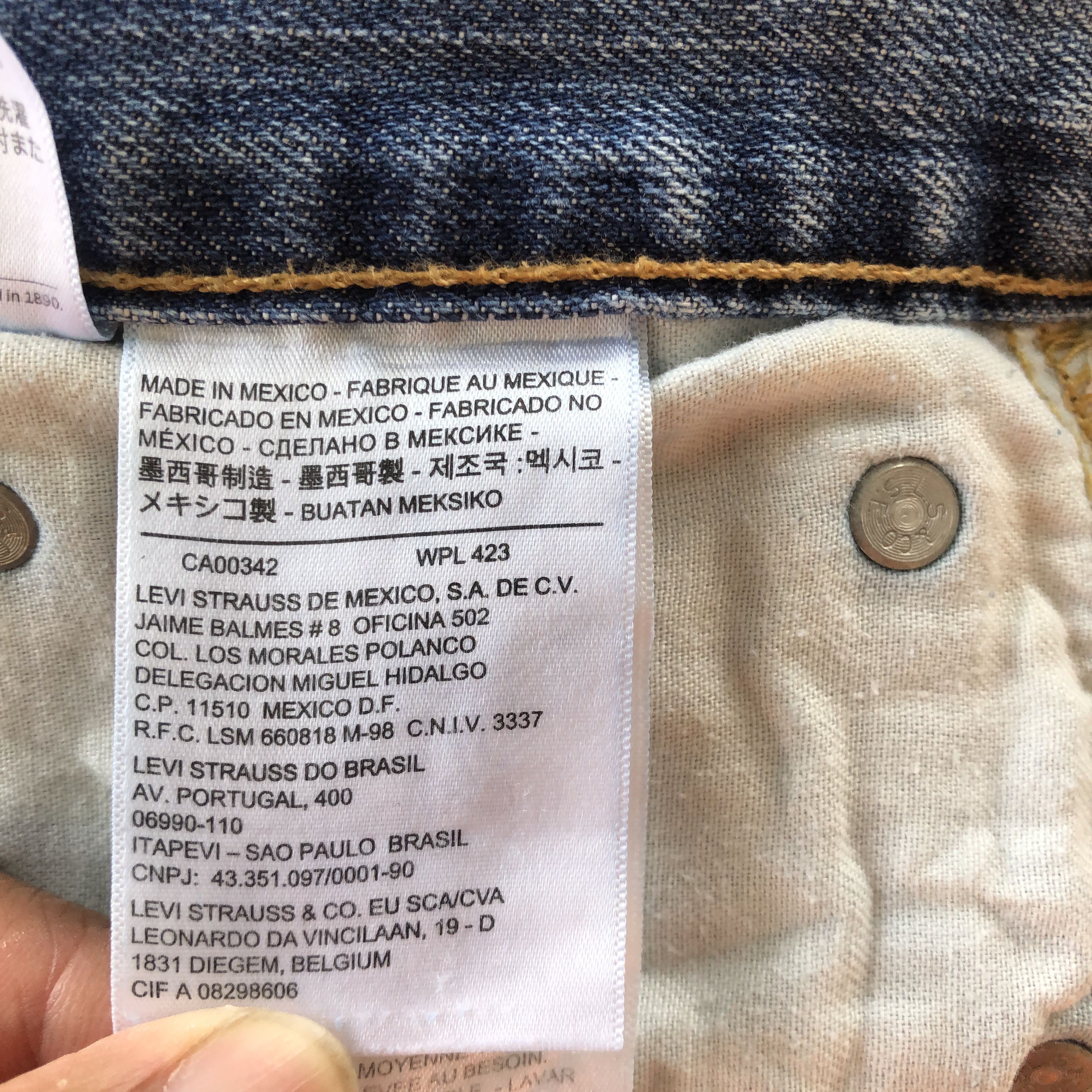 Levi's Vintage Levis 569 Light Wash Jeans Levi's Faded Baggy Denim Size US 40 / EU 56 - 10 Thumbnail