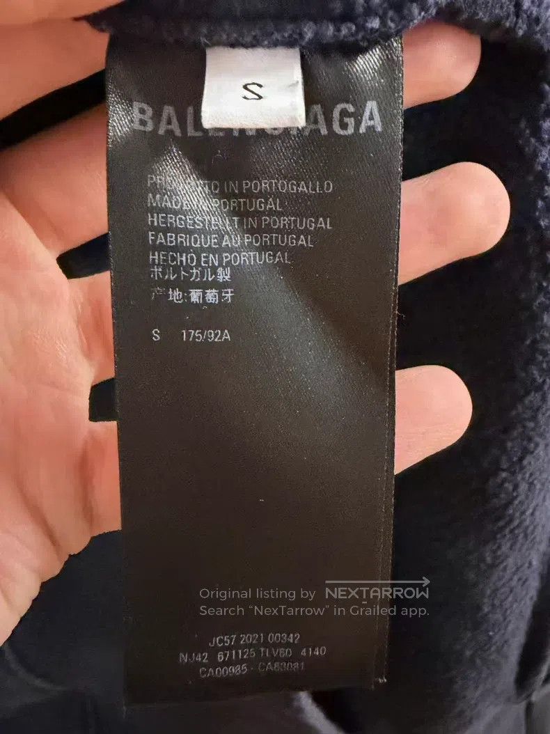 Balenciaga Balenciaga Manchester United Embroidered Logo Sweater Size US S / EU 44-46 / 1 - 4 Thumbnail