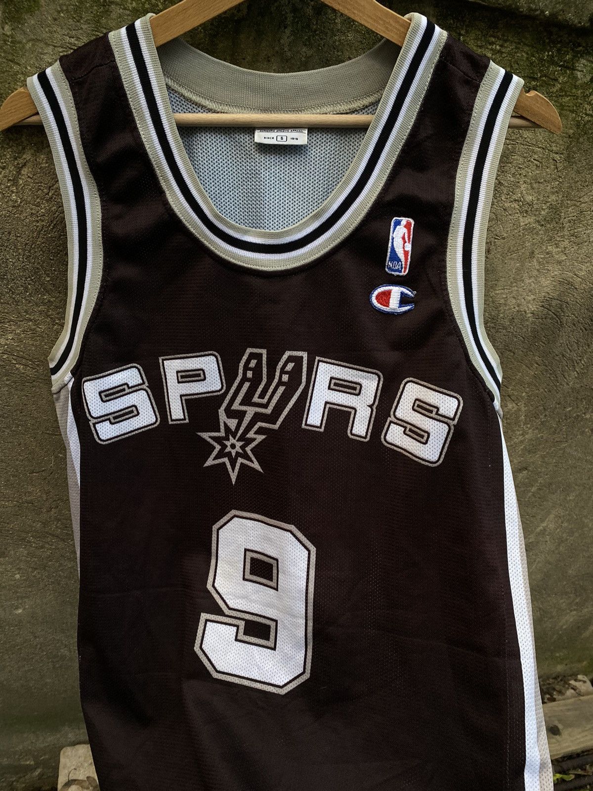Champion × NBA × Vintage Vintage NBA Spurs 9 Parker Champion Jersey Size US S / EU 44-46 / 1 - 5 Thumbnail