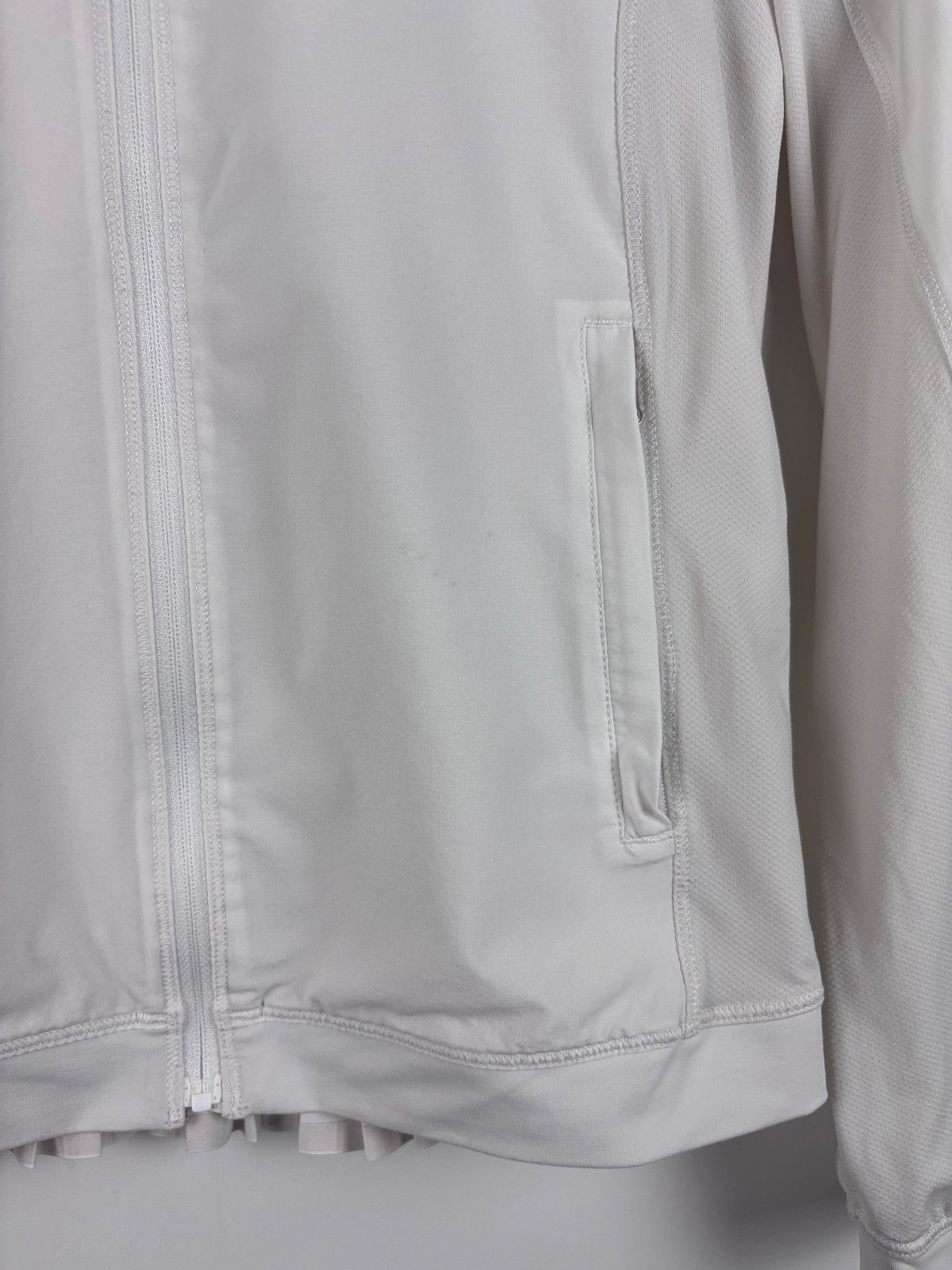 Lululemon Womens Lululemon Track Zip Jacket White Size ~XS Size S / US 4 / IT 40 - 3 Thumbnail