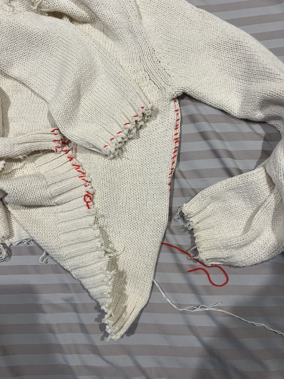 Maison Margiela Off-White Distressed V-Neck Sweater Size US M / EU 48-50 / 2 - 9 Thumbnail
