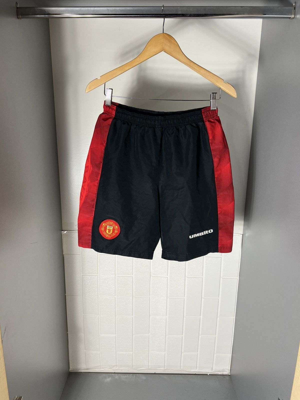 Vintage VERY RARE UMBRO FC MANCHESTER UNITED ENGLAND SOCCER SHORTS Size US 30 / EU 46 - 1 Thumbnail