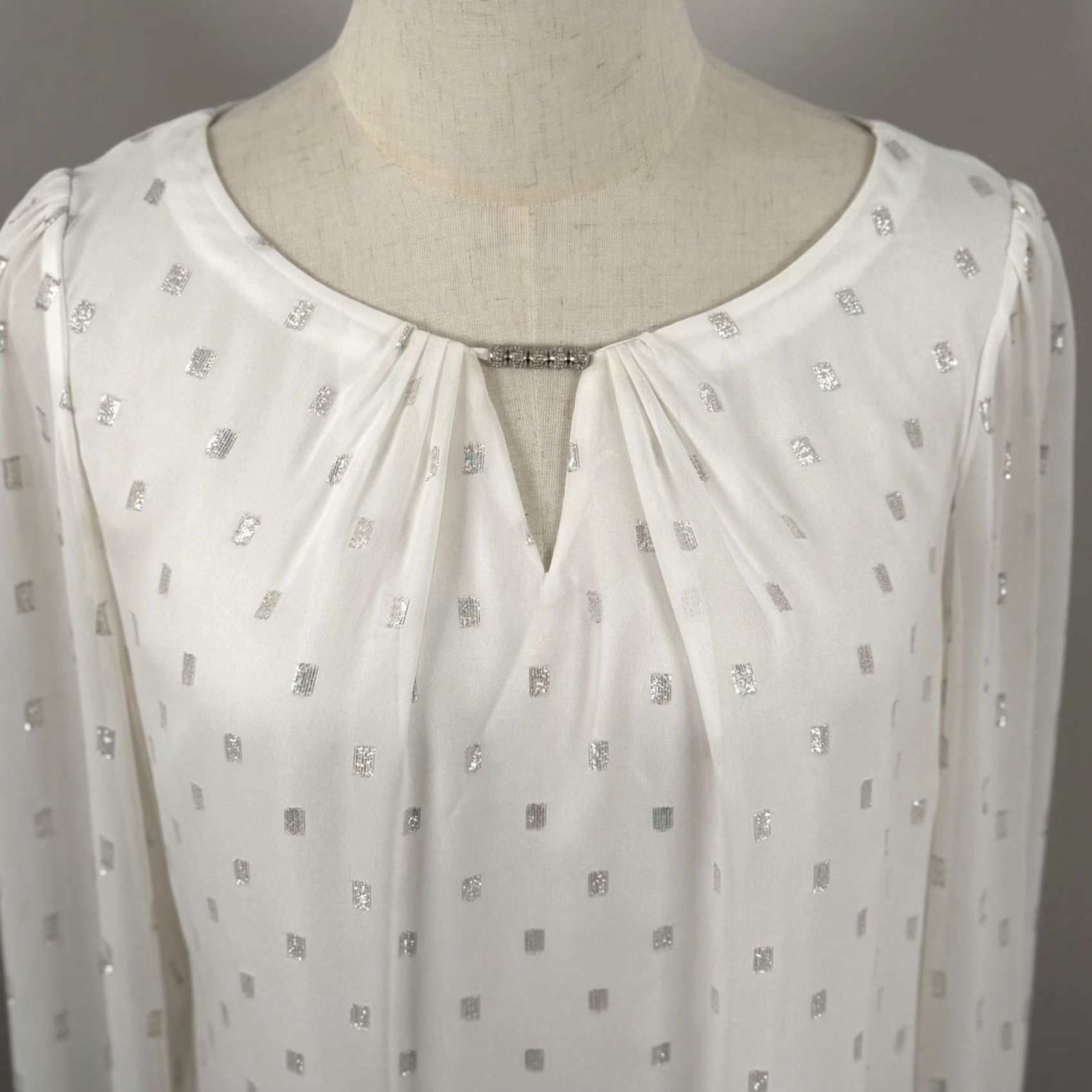 White House Black Market EUC WHBM Blouse White Silver Metallic Foil Rhinestone Shimmer Party Geometric Split V-Neck Long Sleeve Adult Womens Size S / US 4 / IT 40 - 5 Thumbnail
