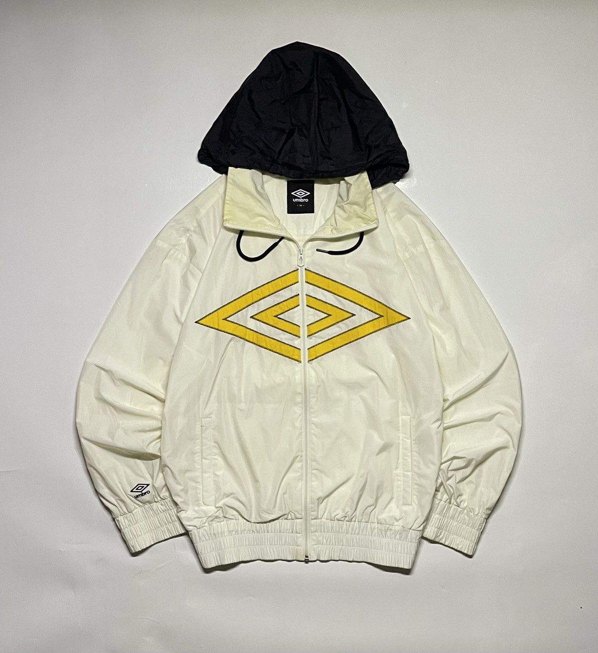 Umbro Umbro Embroidered Biglogo Sportwear Windbreaker jaket Size US XL / EU 56 / 4 - 1 Thumbnail