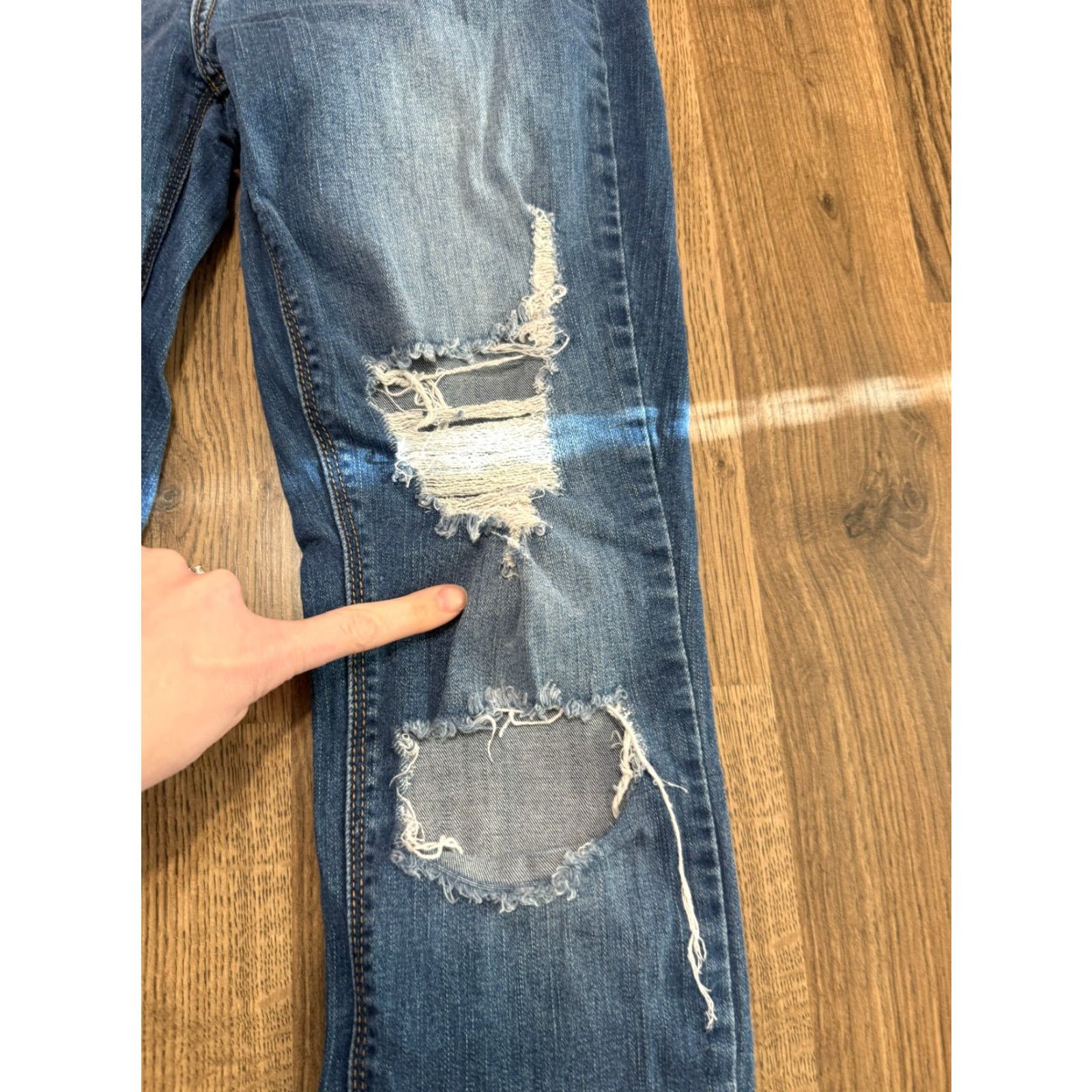 Fashion Nova Fashion Nova Jeans Womens Junior Size 7 Blue Denim Cur-Out Distressed Cuffed Hem Skinny & Slim 5-Pocket Design Regular Womens Size 28" / US 6 / IT 42 - 5 Thumbnail