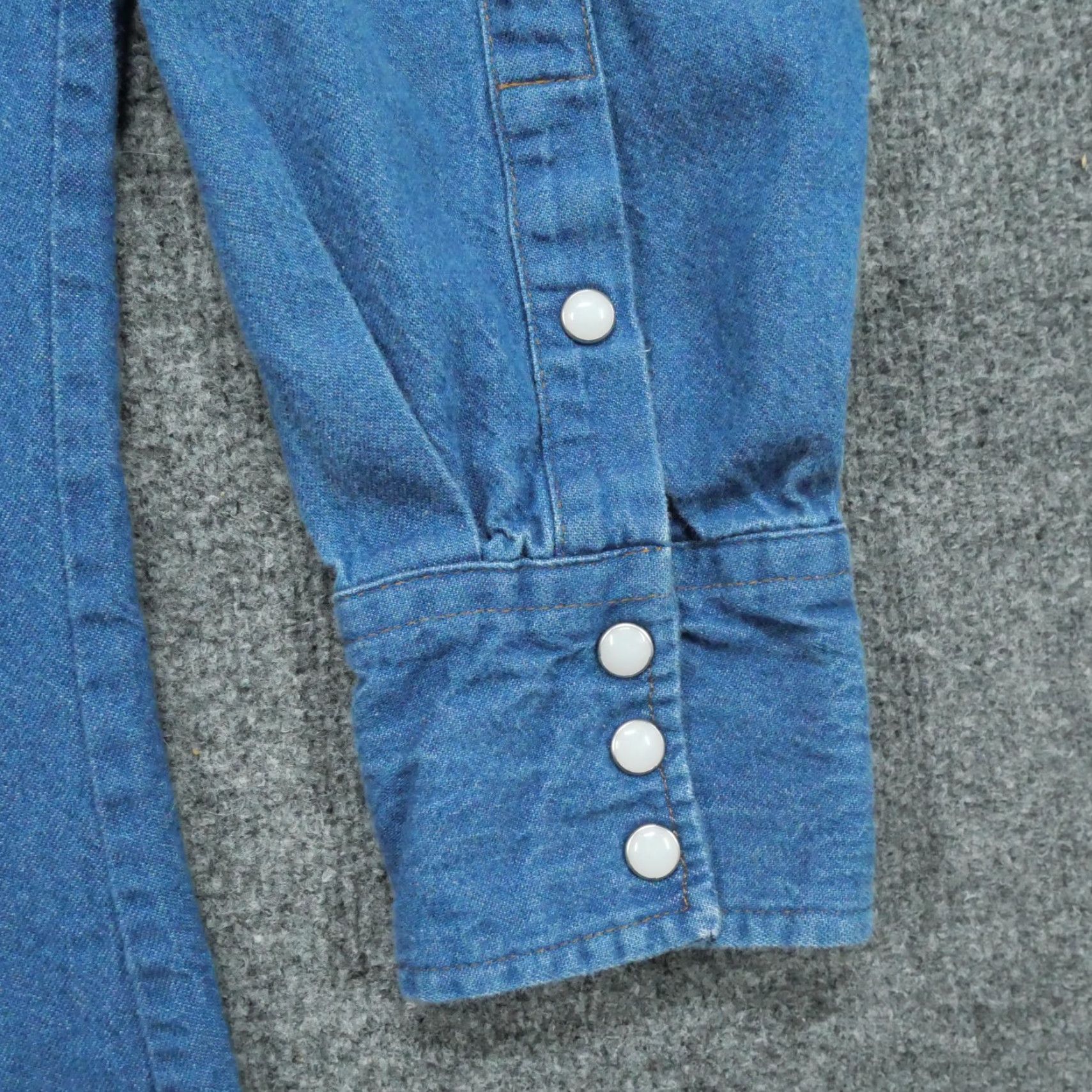 Wrangler VINTAGE Wrangler Shirt Mens 34 Blue Denim Pearl Snap Western Country Y2K Wrangler Shirt Mens 34 Blue Denim Pearl Snap Western Country Y2K Size US S / EU 44-46 / 1 - 3 Thumbnail