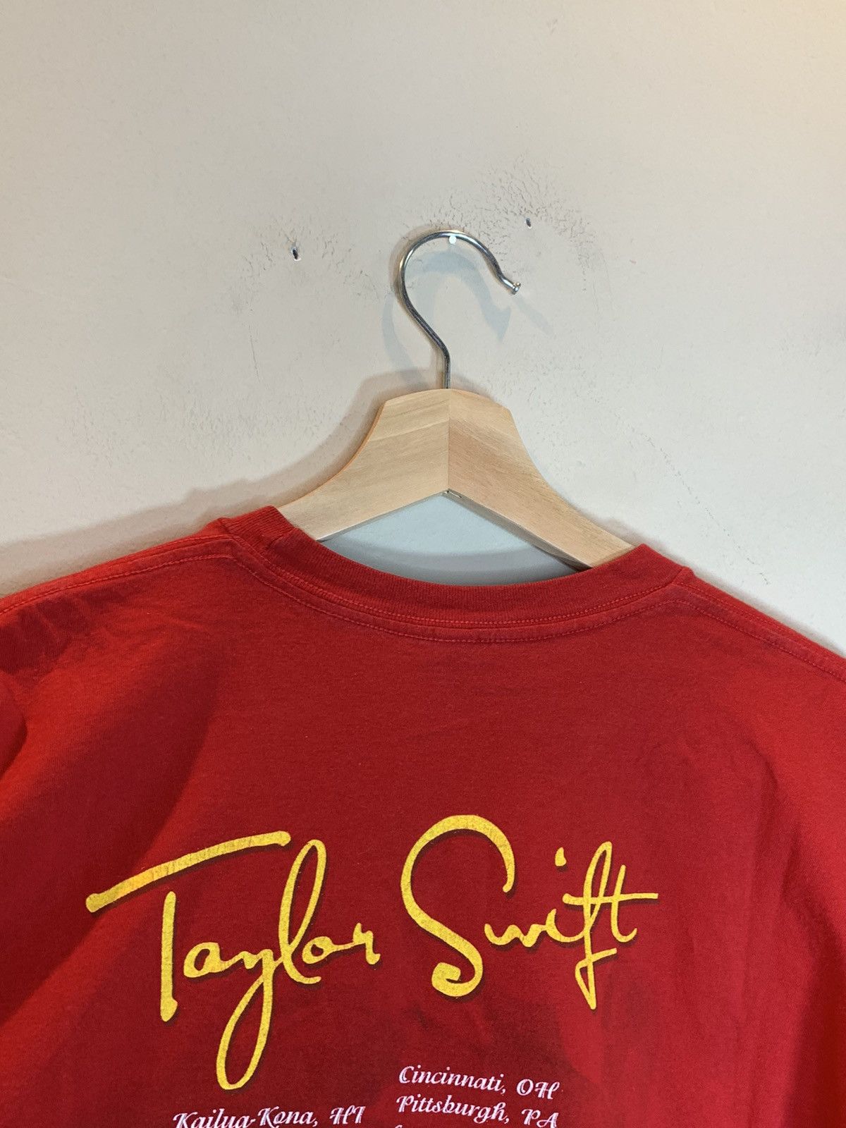 Band Tees *RARE* Vintage Taylor Swift 2006 Tour Art T-Shirt Y2K - L Size US L / EU 52-54 / 3 - 7 Thumbnail
