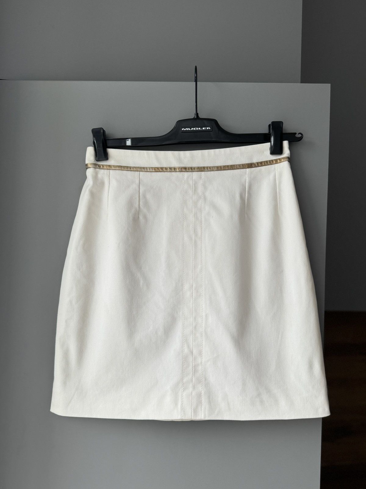 Gucci Vintage Gucci Cream Golden Line Skirt Size 27" / US 4 / IT 40 - 1 Thumbnail