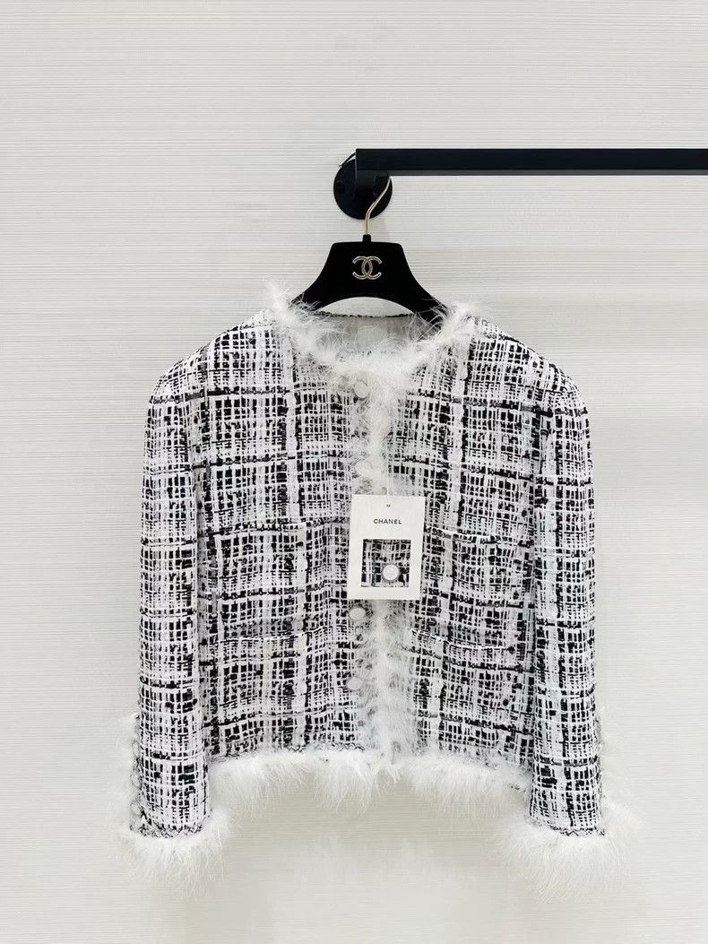 Chanel Chanel 25S feather black and white braided plaid tweed twe Size XS / US 0-2 / IT 36-38 - 1 Thumbnail