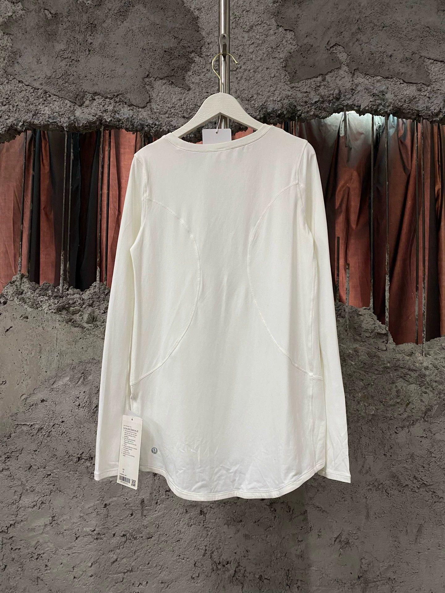 Lululemon lululemon Women's Long-Sleeve Top NWT Size 6 Size M / US 6-8 / IT 42-44 - 2 Thumbnail