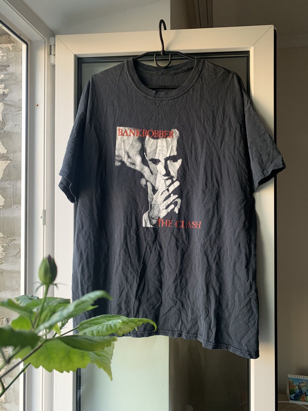 Band Tees 🔥THE CLASH 00’s BANKROBBER VINTAGE T-SHIRT Y2KTEE Size US L / EU 52-54 / 3 - 5 Thumbnail