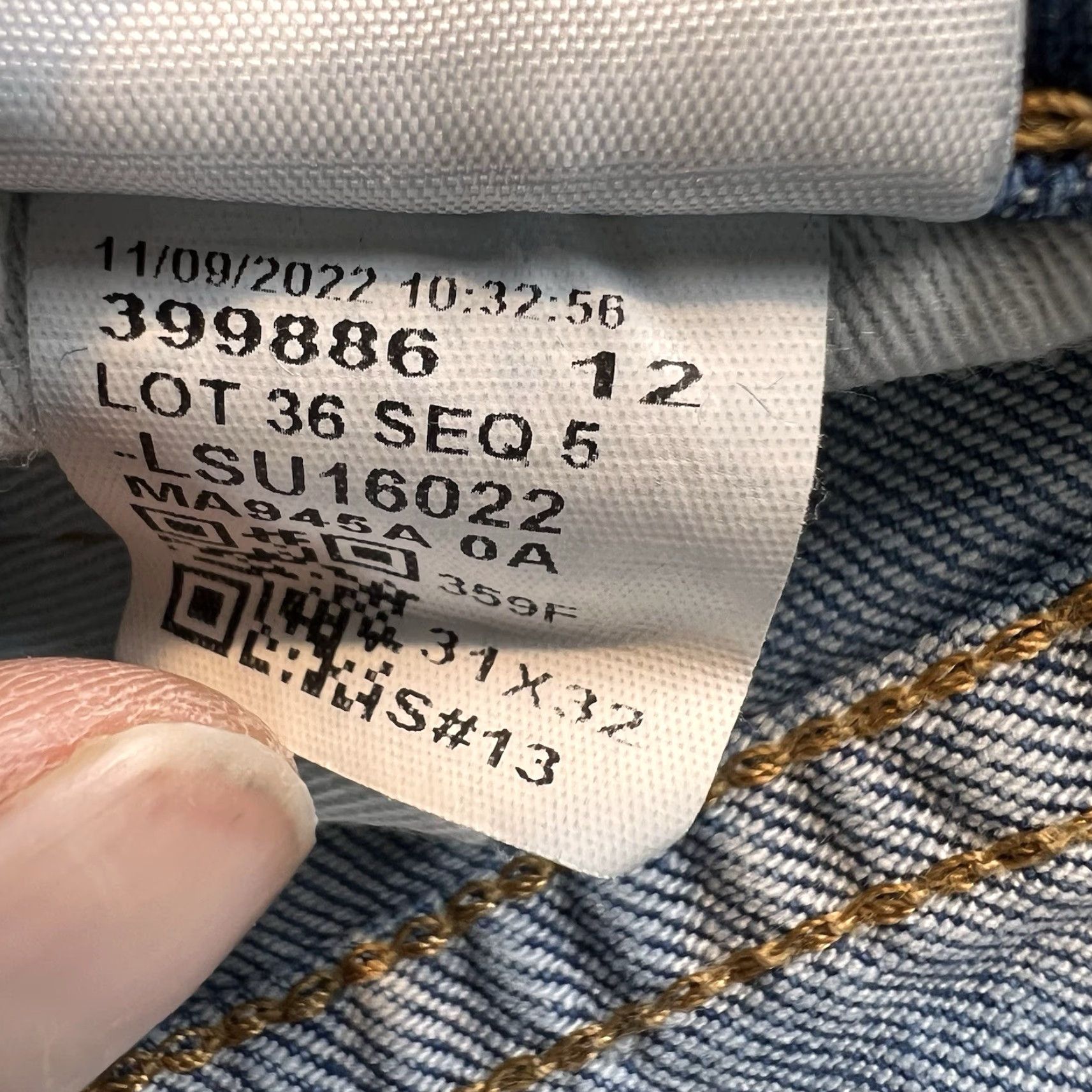 Levi's Levi's 541 Jeans Mens 31x32 Medium Wash Distressed Straight 5-Pocket Denim Logo USA 500 Series Regular Waist Blue Size US 31 - 7 Thumbnail