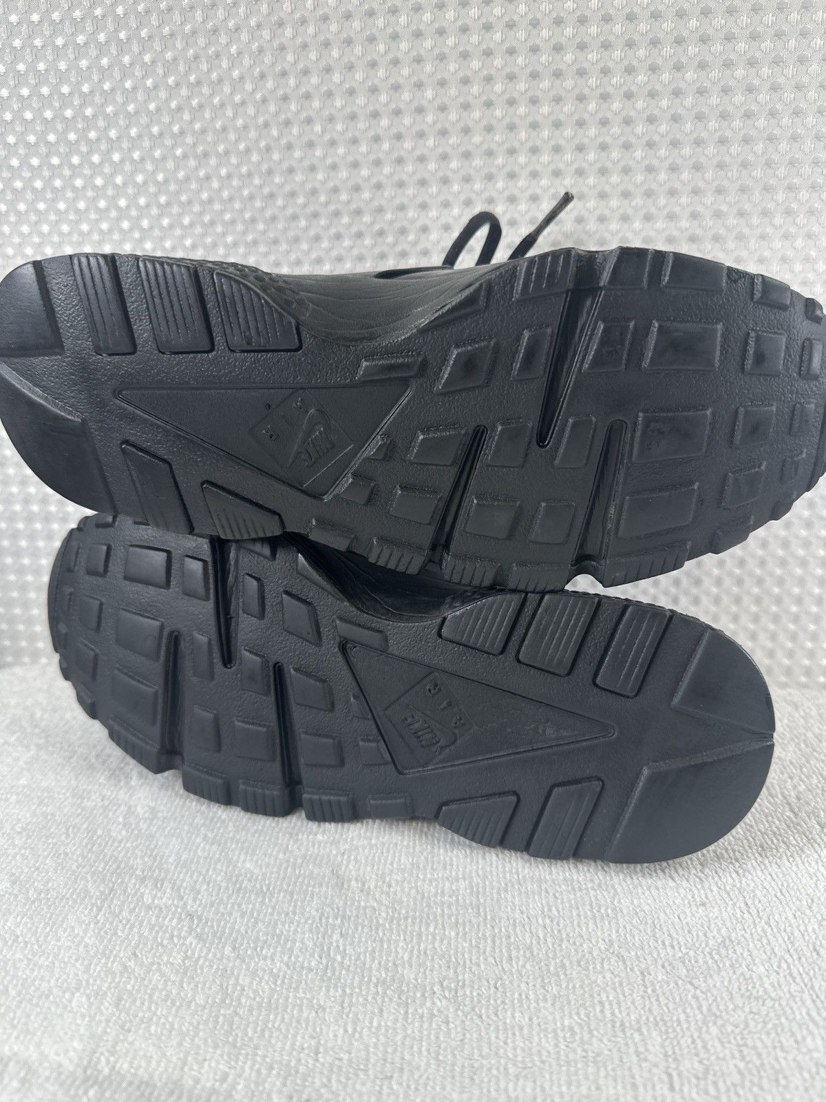 Nike Nike Air Huarache Run Triple Black Ladies Shoes Size US 9 / EU 42 - 7 Thumbnail