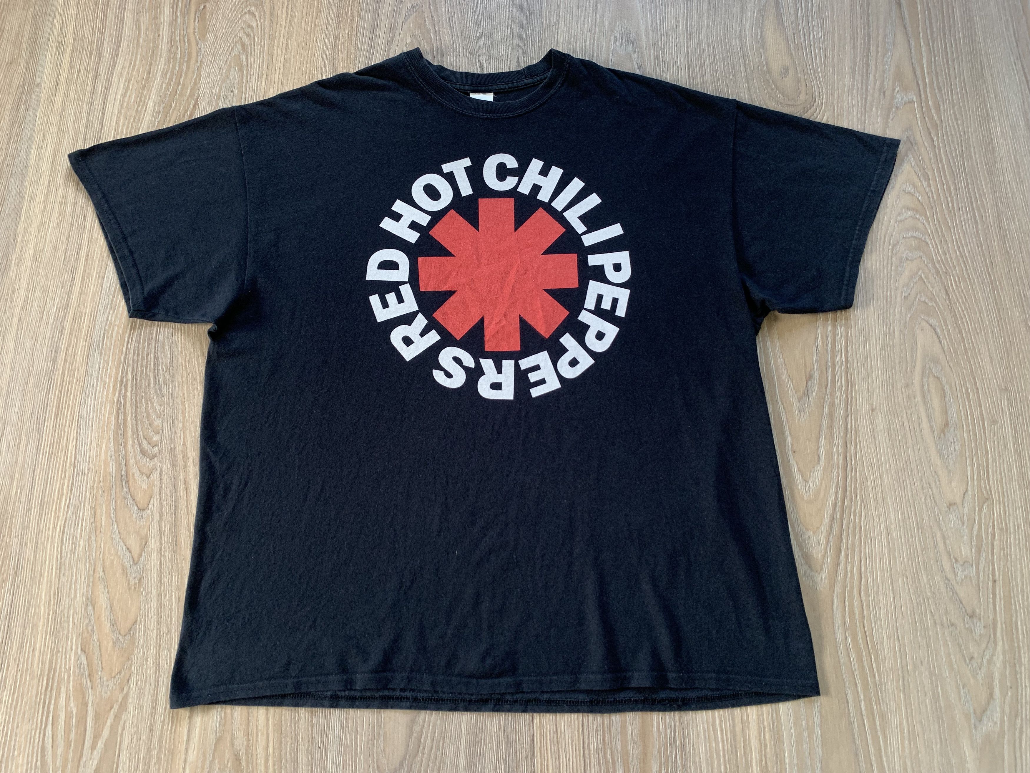 Band Tees Gildan Red Hot Chili Peppers Rock Band Tshirt Size US XXL / EU 58 / 5 - 2 Thumbnail