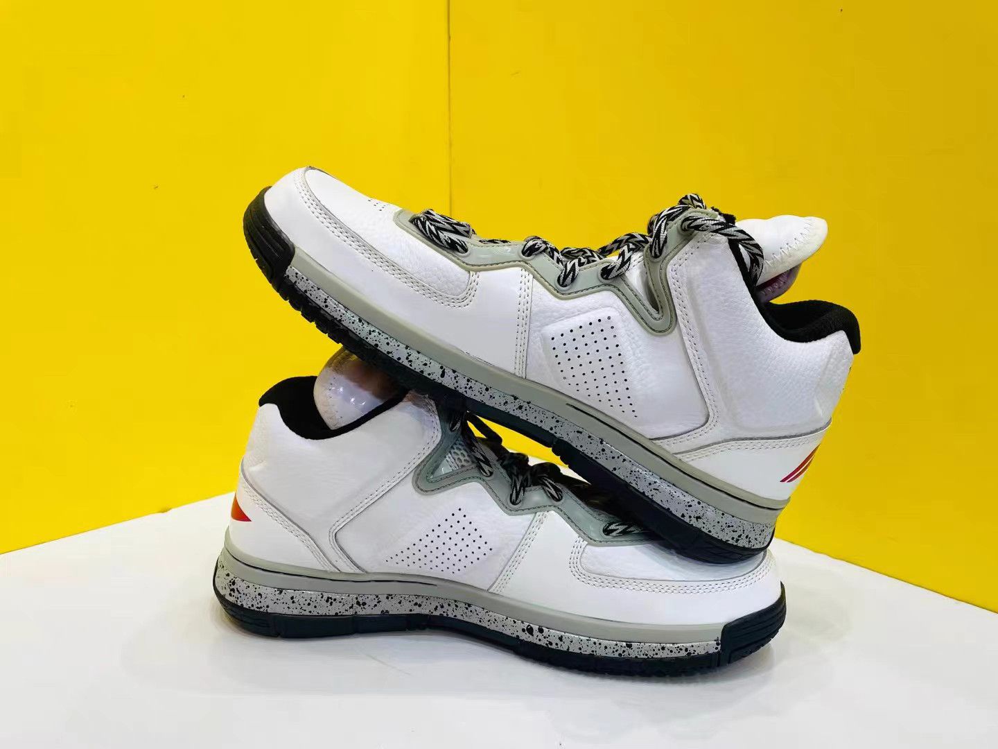 Li-Ning Li-Ning Way of Wade 1 305 White Gray K15 Size US 11 / EU 44 - 5 Thumbnail