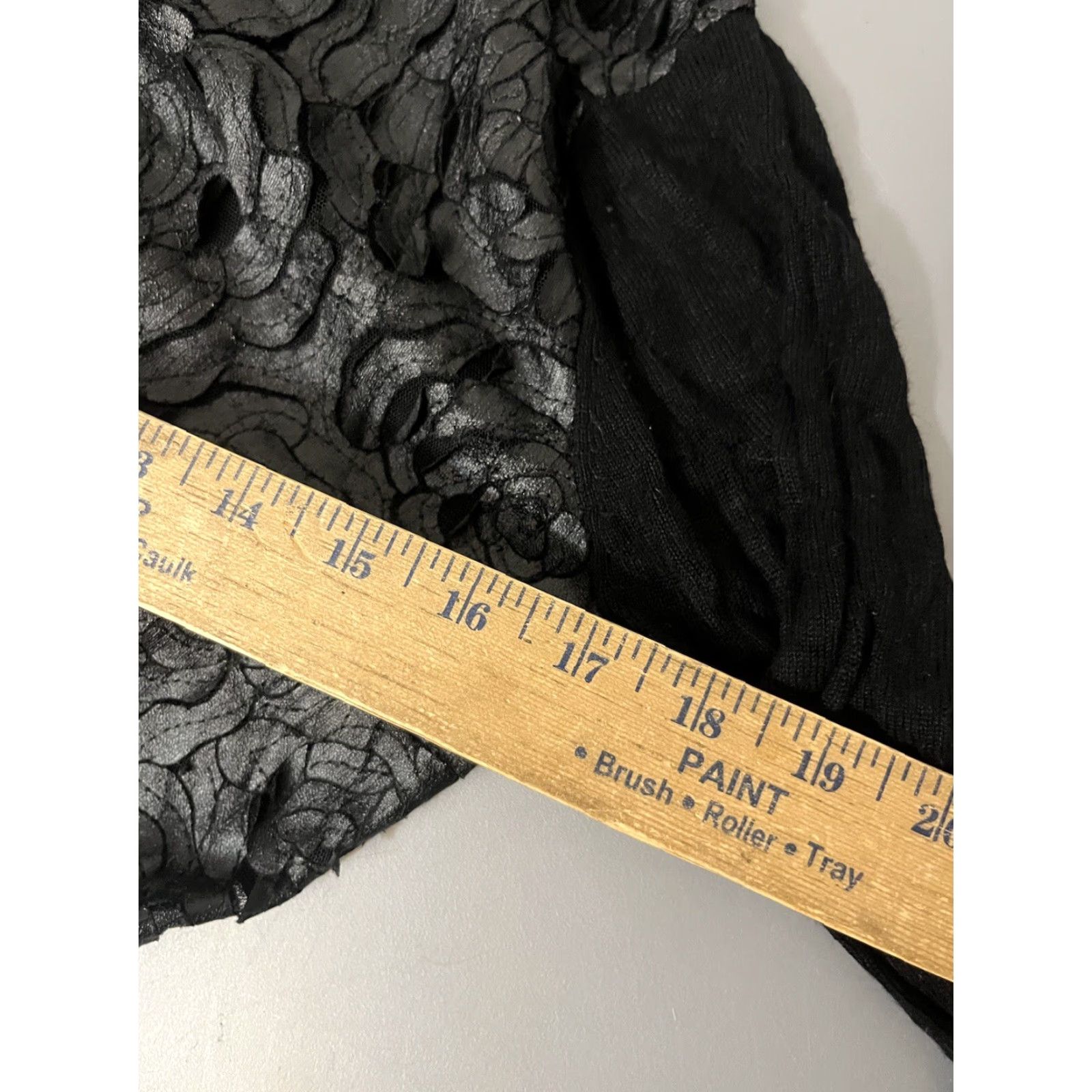 Karl Lagerfeld Karl Lagerfeld Womens Cardigan Sweater Sz Small Black Laser Cut Rose Floral Pattern Pockets Button Up Size S / US 4 / IT 40 - 5 Thumbnail