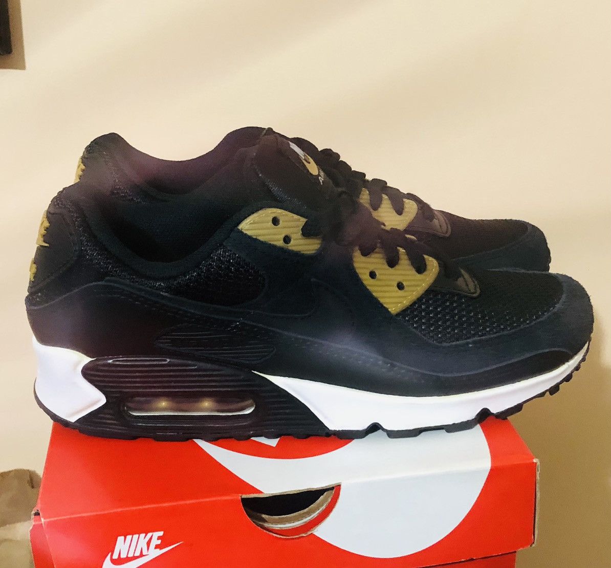 Nike NIKE AIR MAX 90 BLACK/GOLD 💎🔥 Size US 7 / EU 40 - 3 Thumbnail